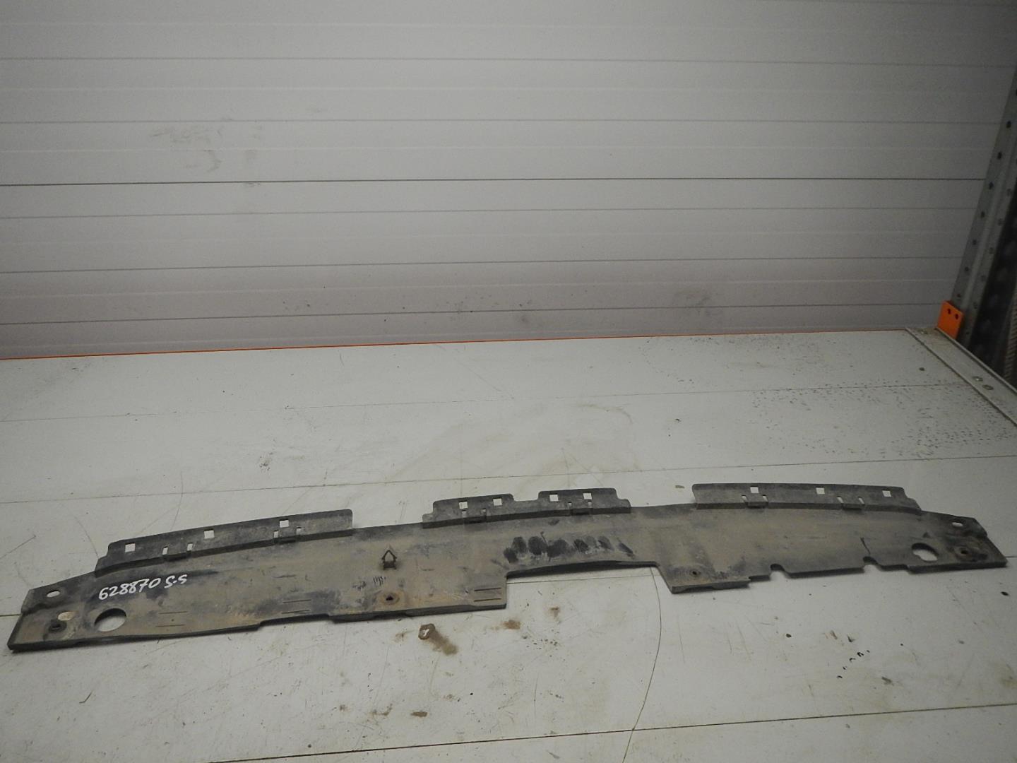 Кожух замка капота