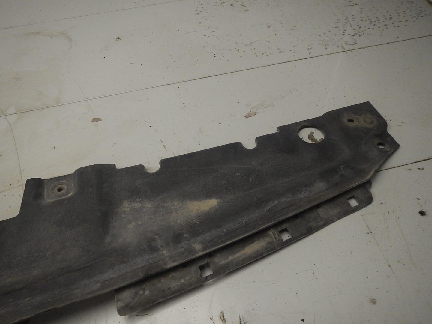 Кожух замка капота