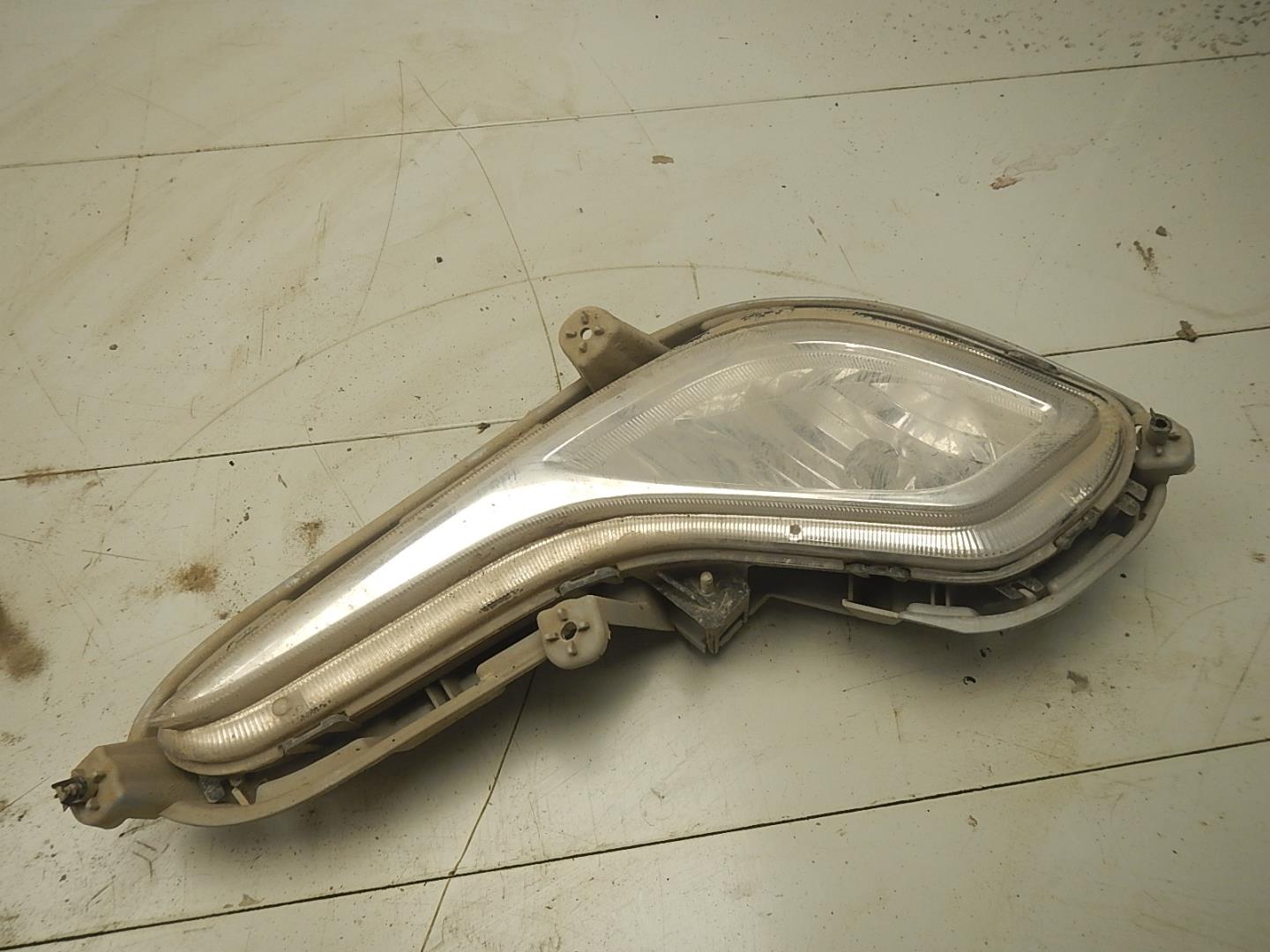 Фара противотуманная правая