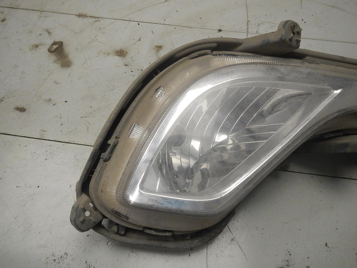 Фара противотуманная левая