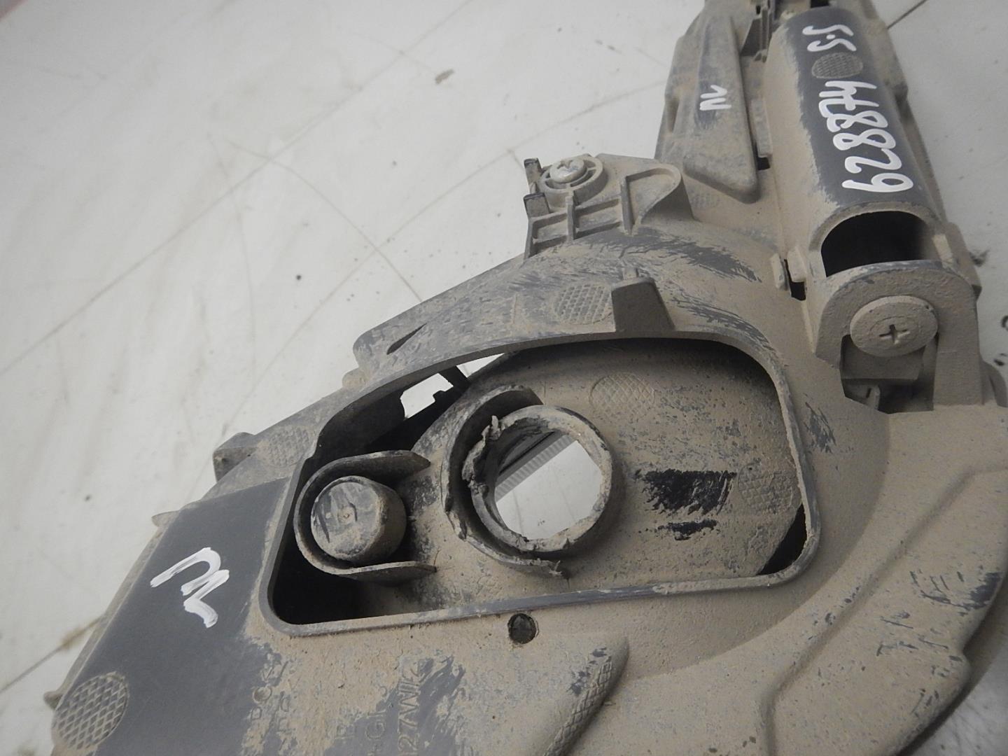 Фара противотуманная левая