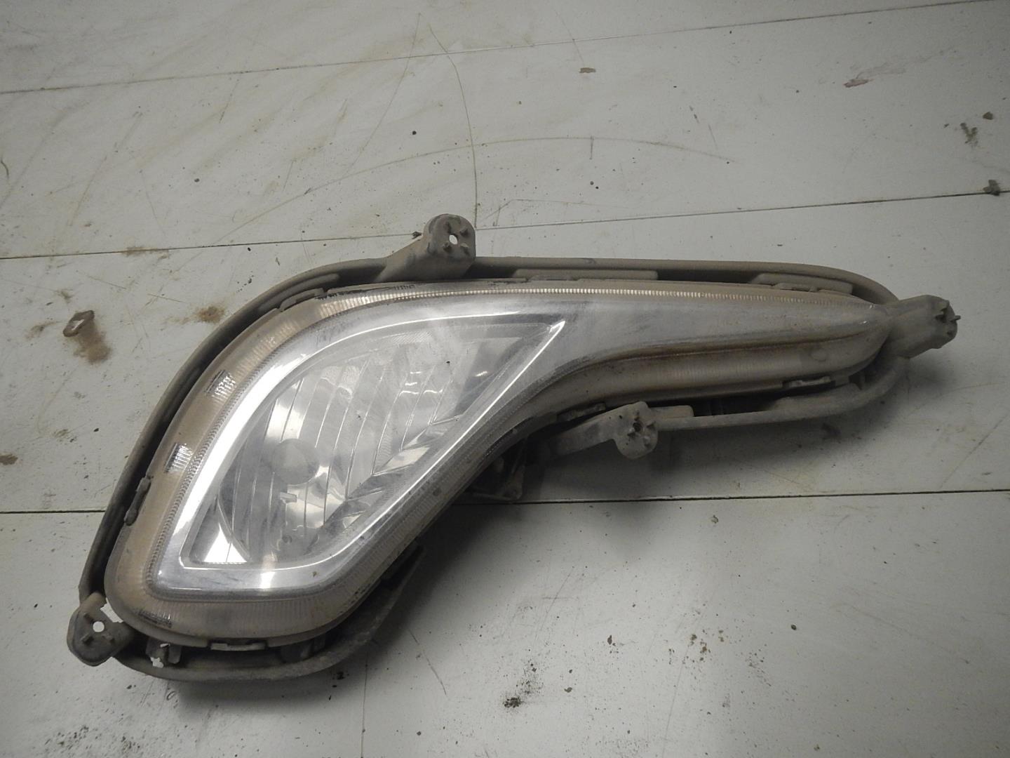 Фара противотуманная левая