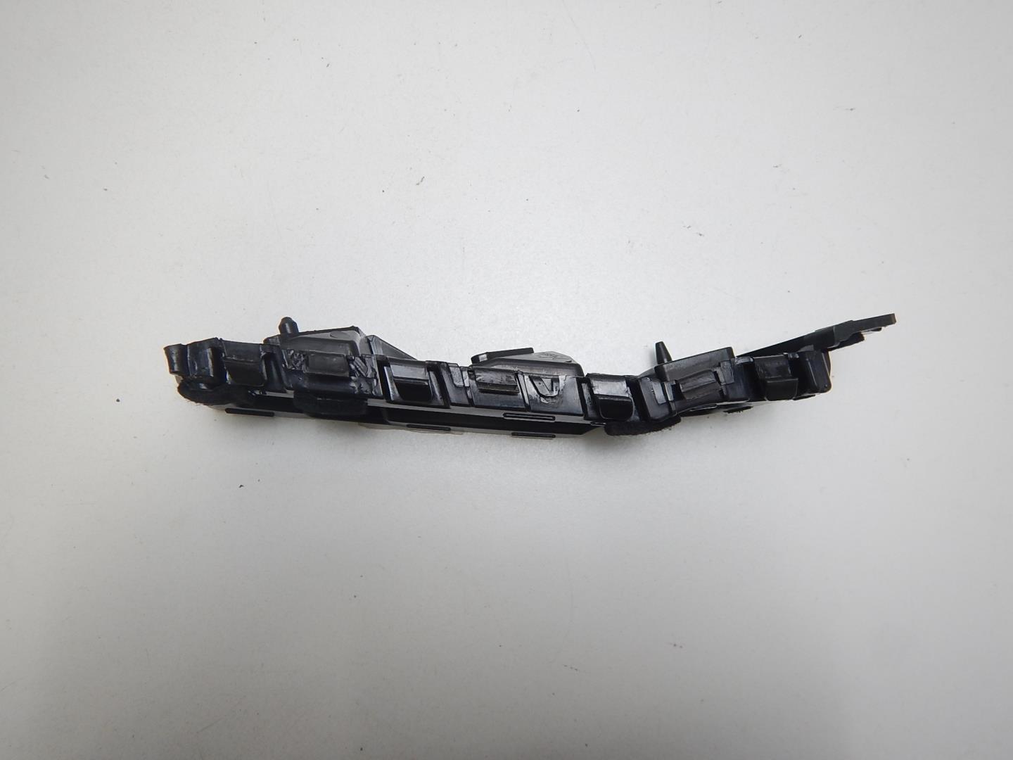 Кронштейн переднего бампера левый