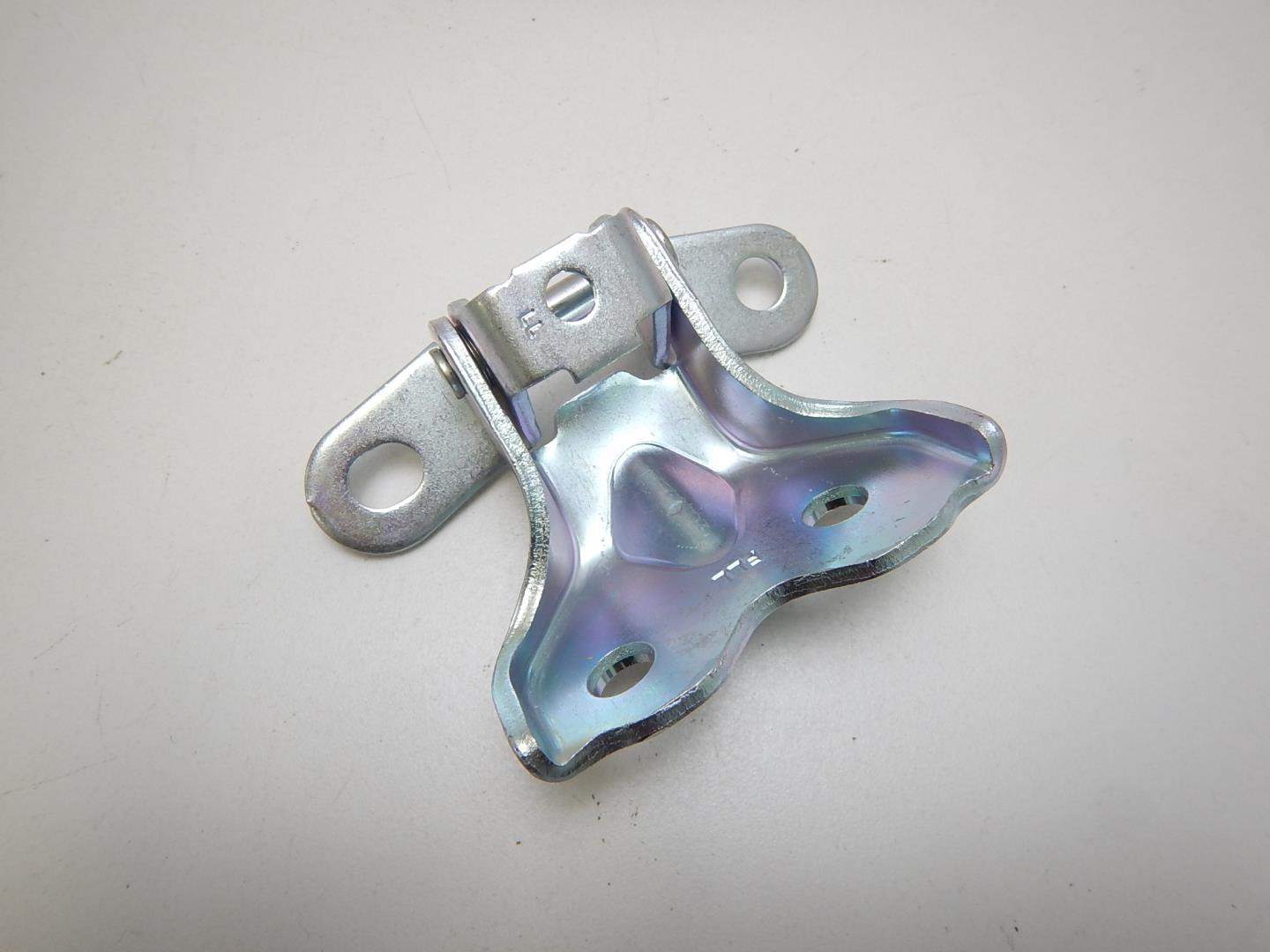 Петля двери передней левой нижняя