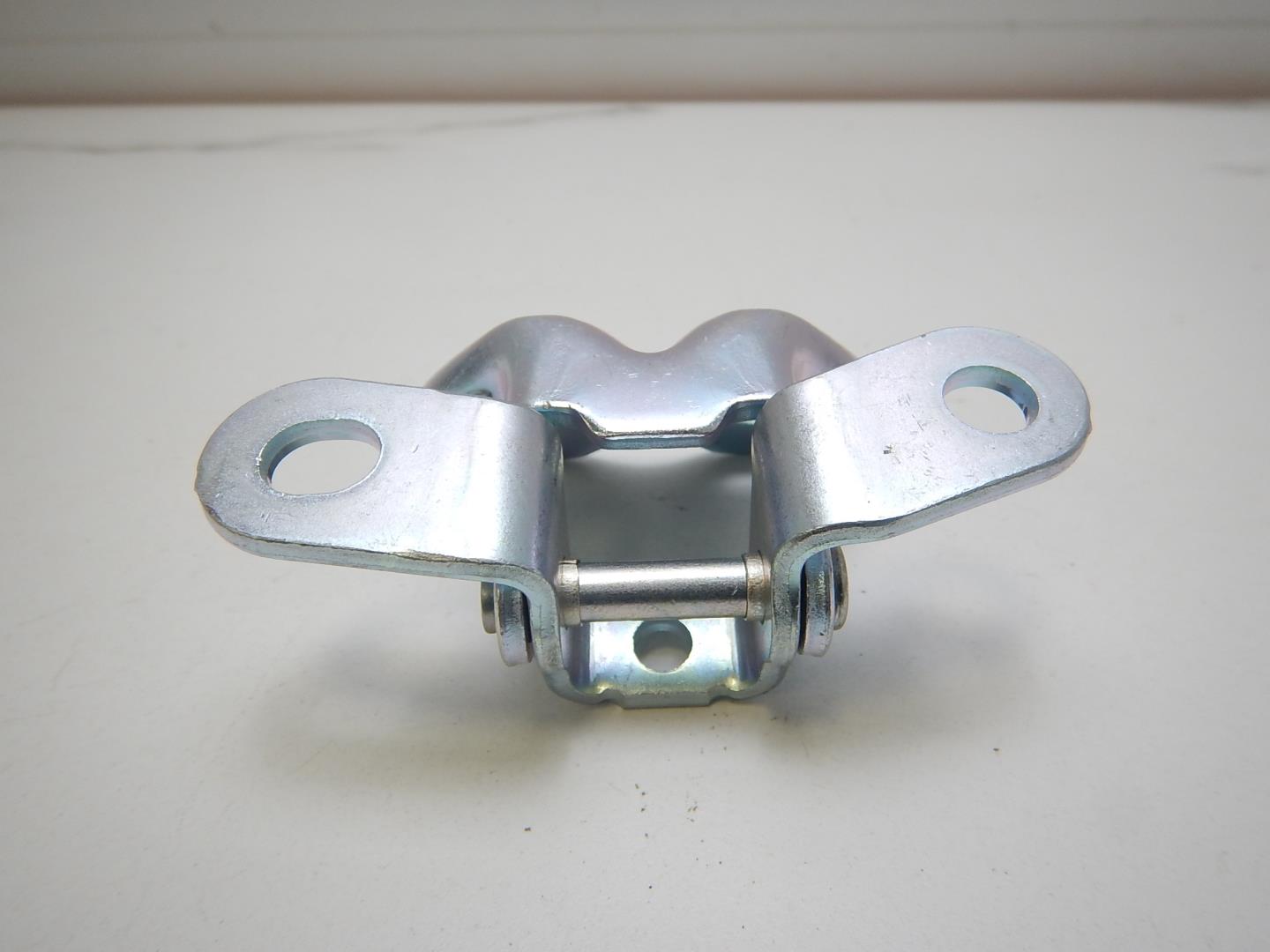 Петля двери передней левой нижняя