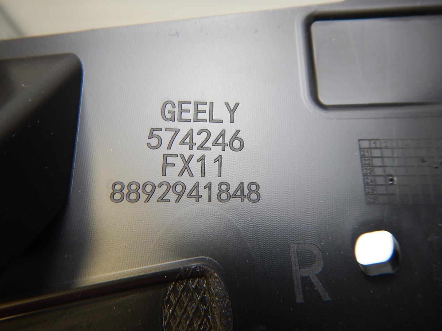 Кронштейн переднего бампера правый