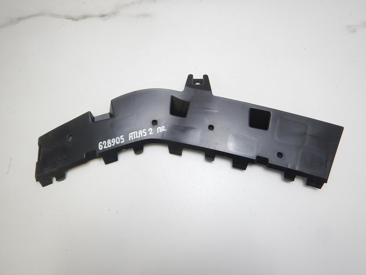 Кронштейн переднего бампера правый