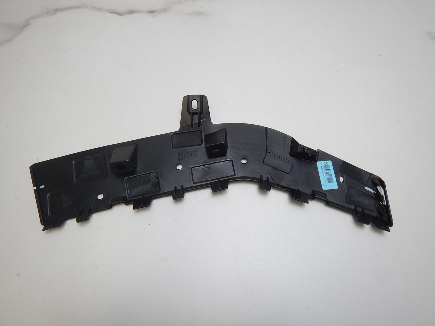 Кронштейн переднего бампера правый