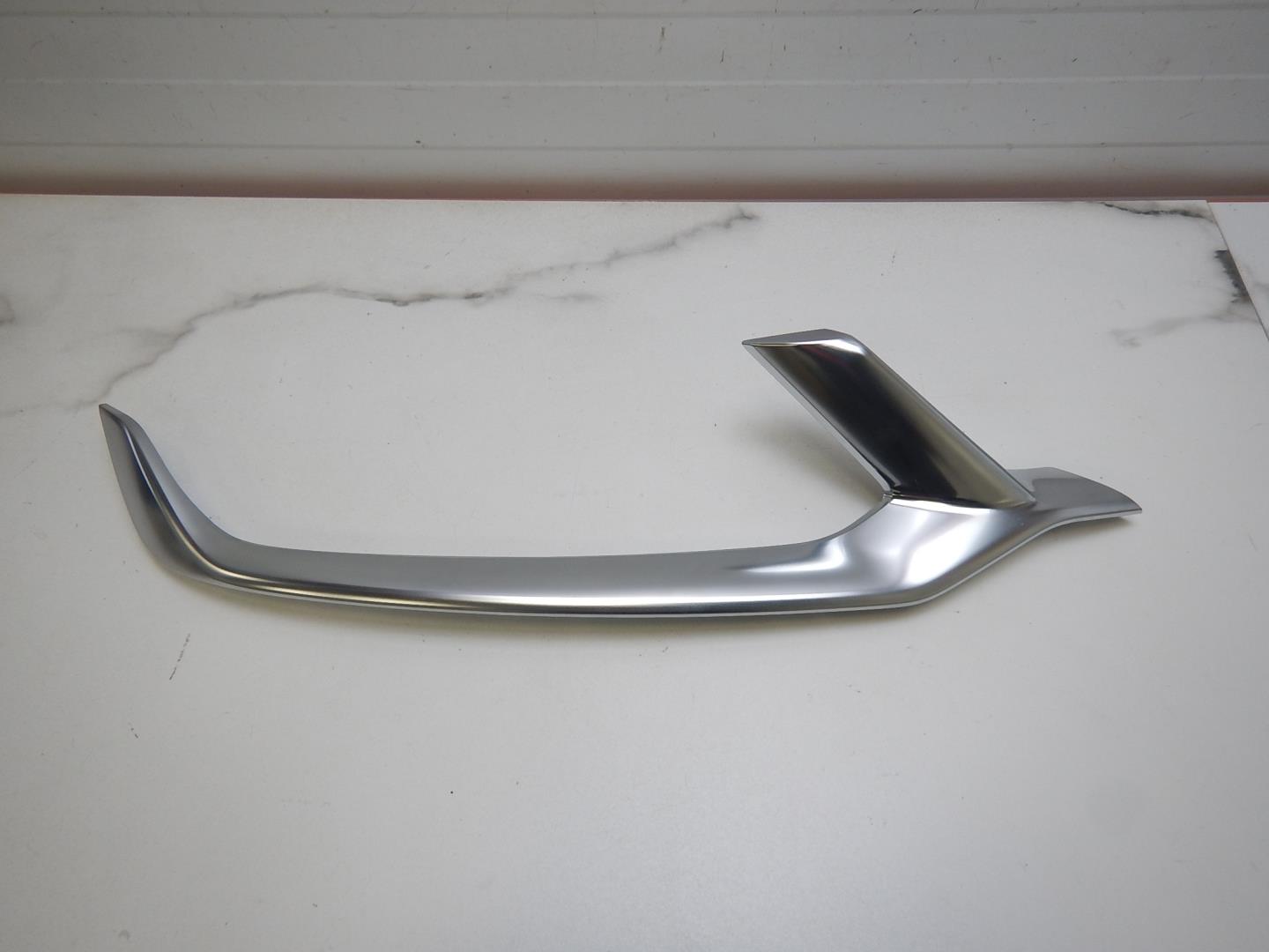 Накладка переднего бампера правая