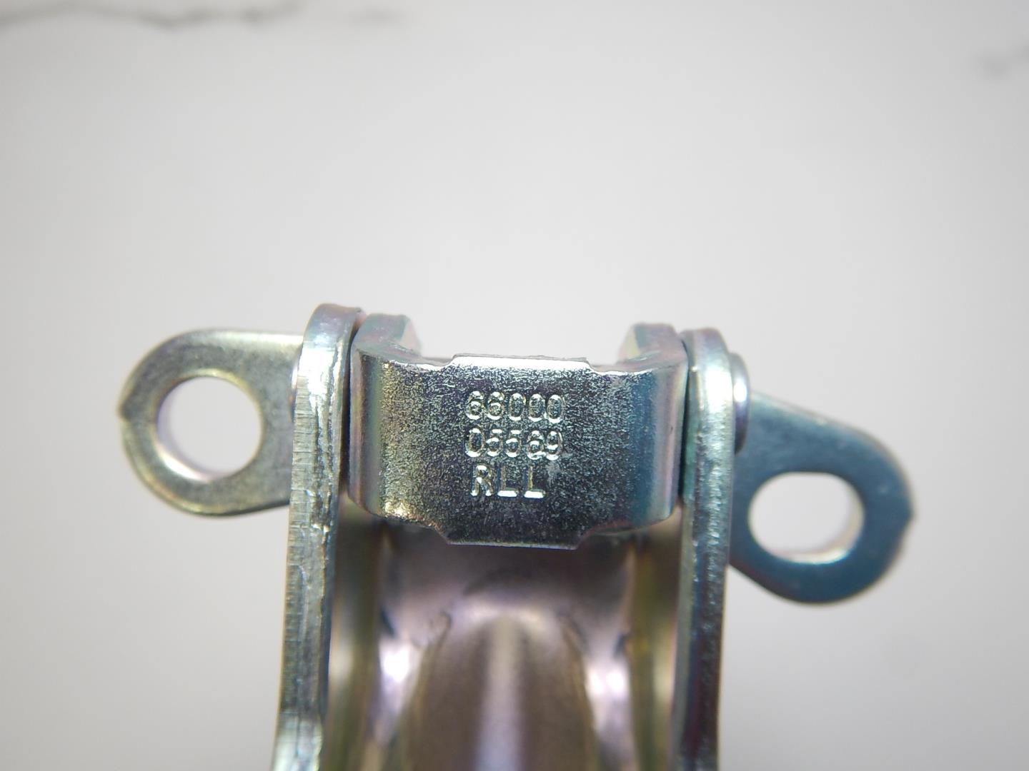 Петля двери задней левой нижняя