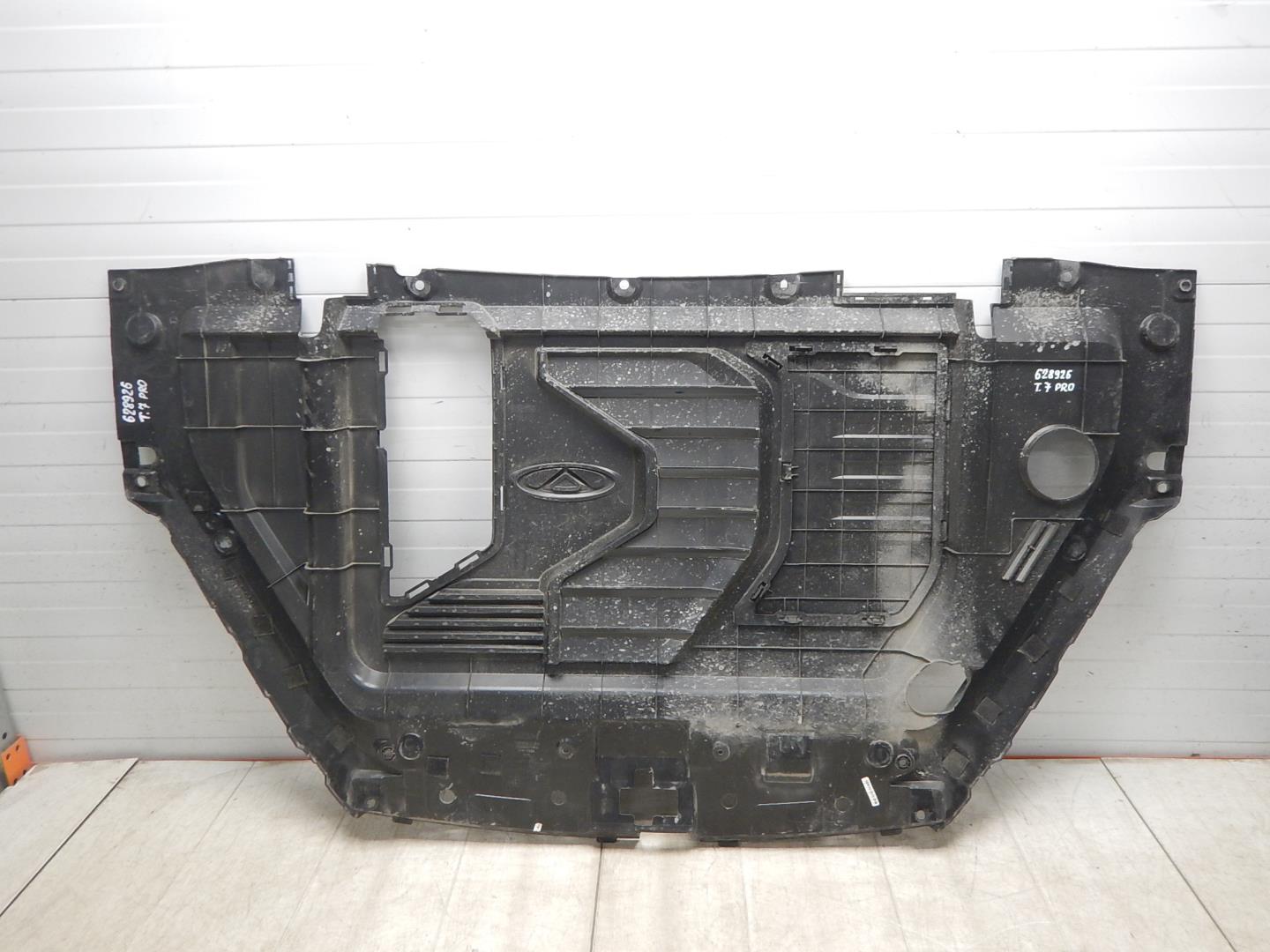 Кожух замка капота