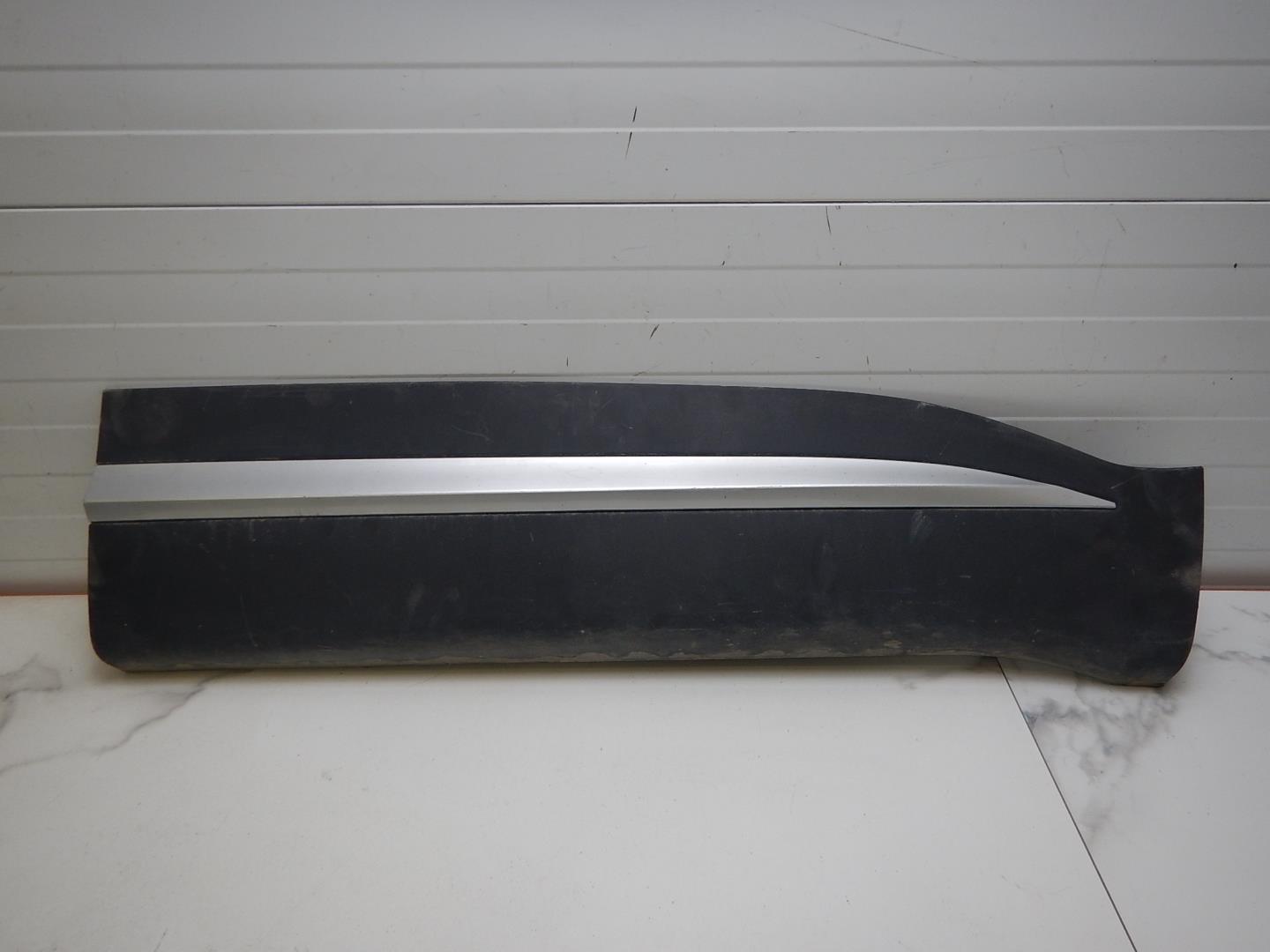 Молдинг передней правой двери