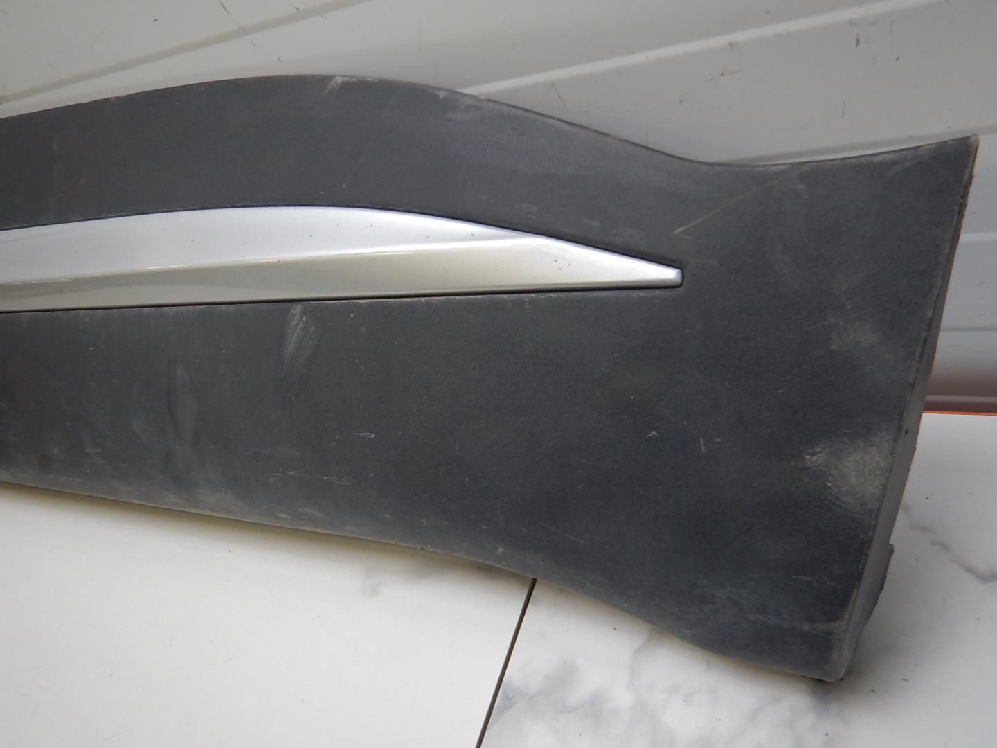 Молдинг передней правой двери