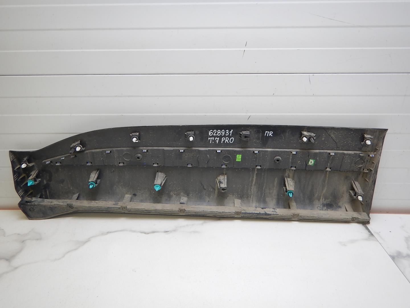 Молдинг передней правой двери