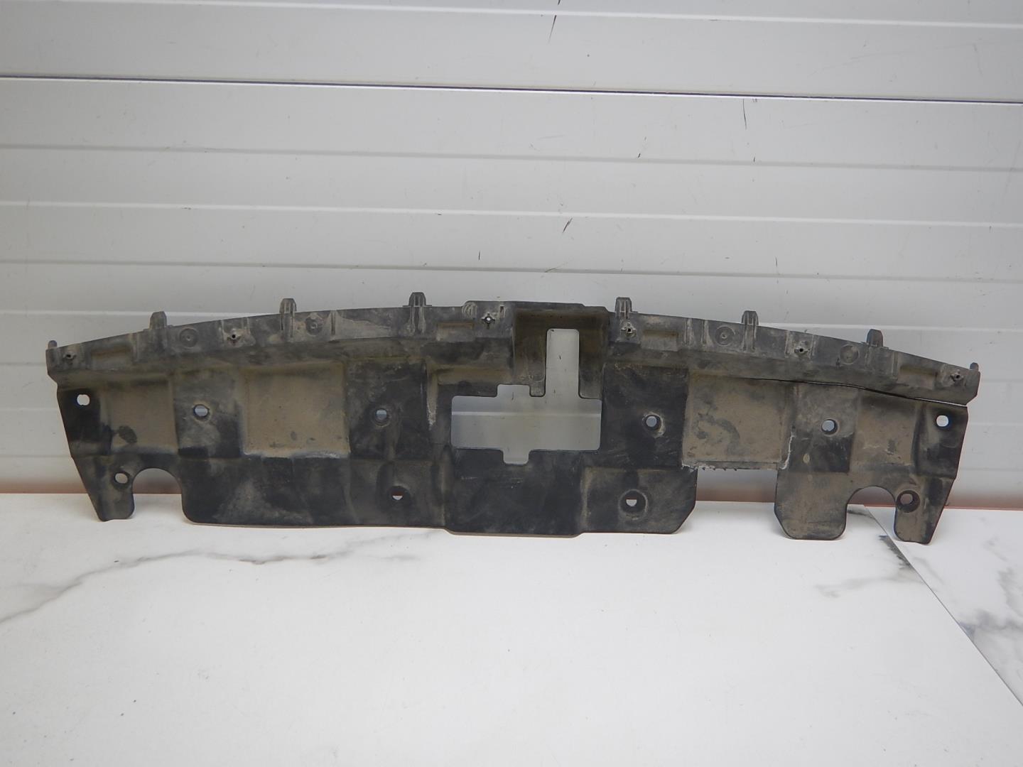 Кожух замка капота