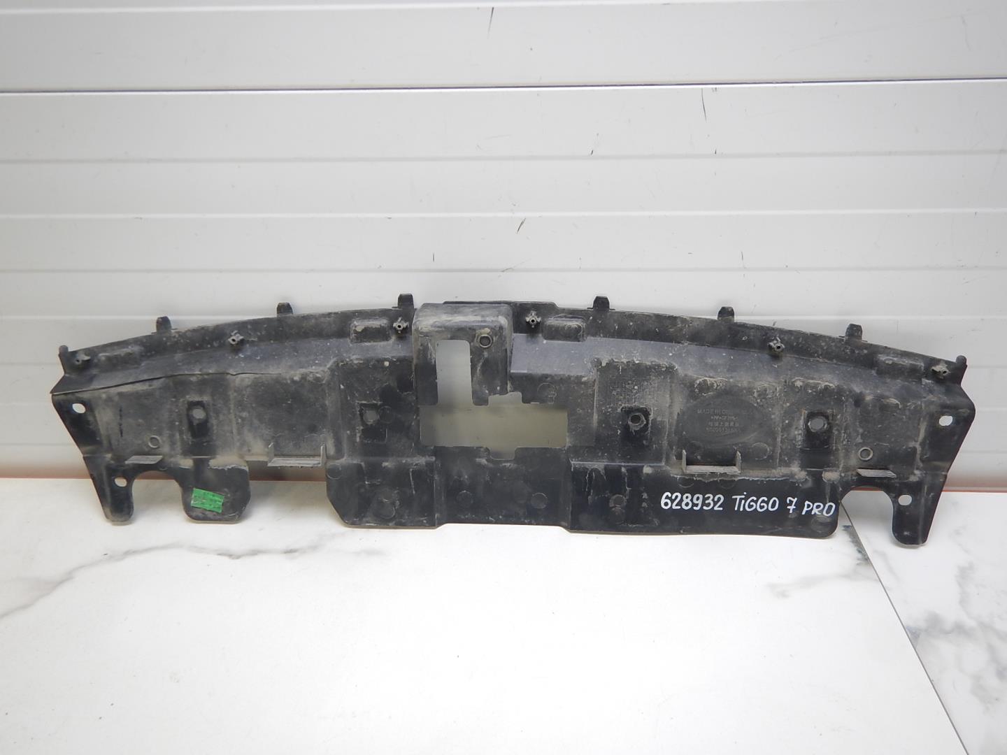 Кожух замка капота