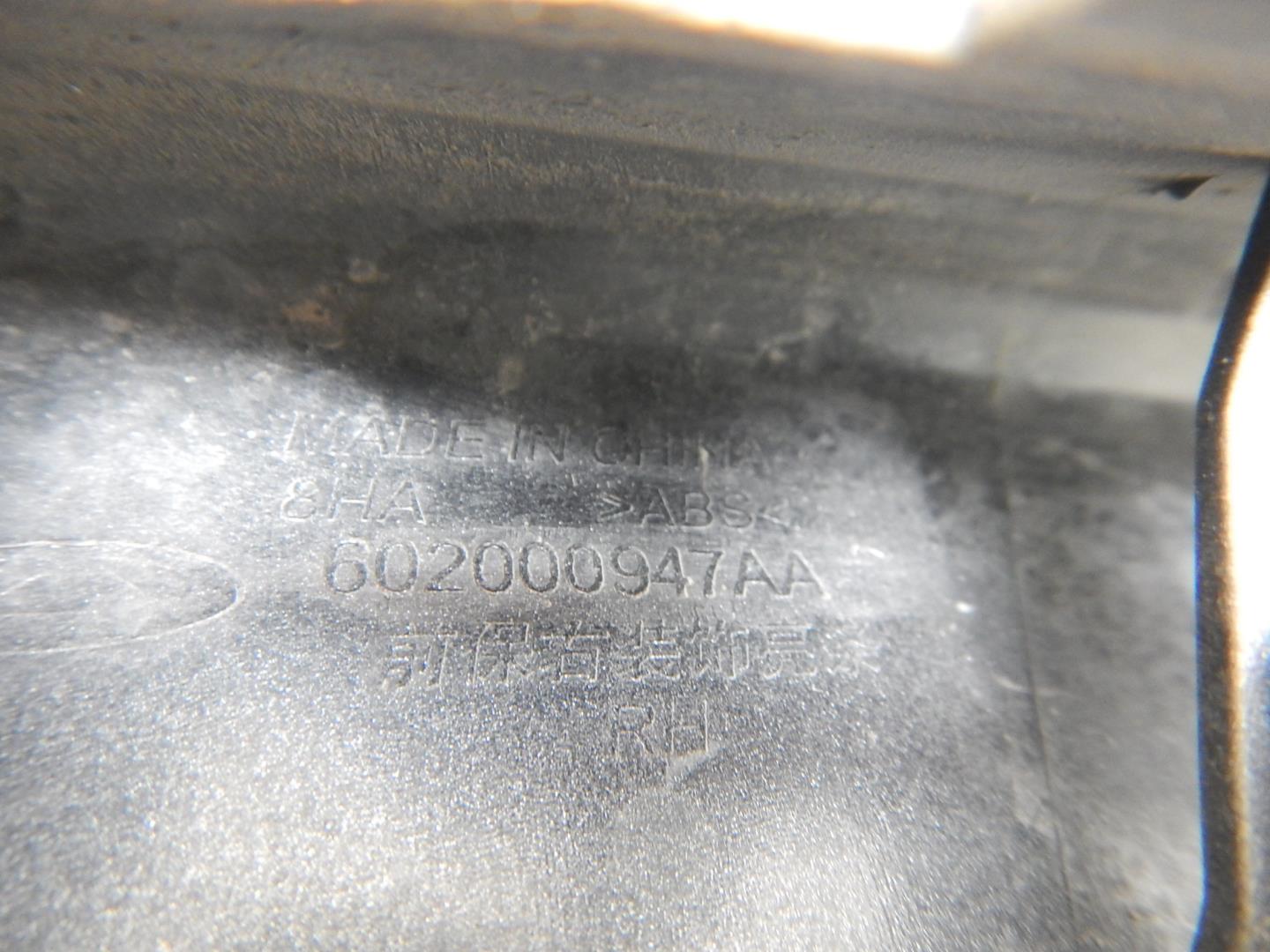 Накладка переднего бампера правая