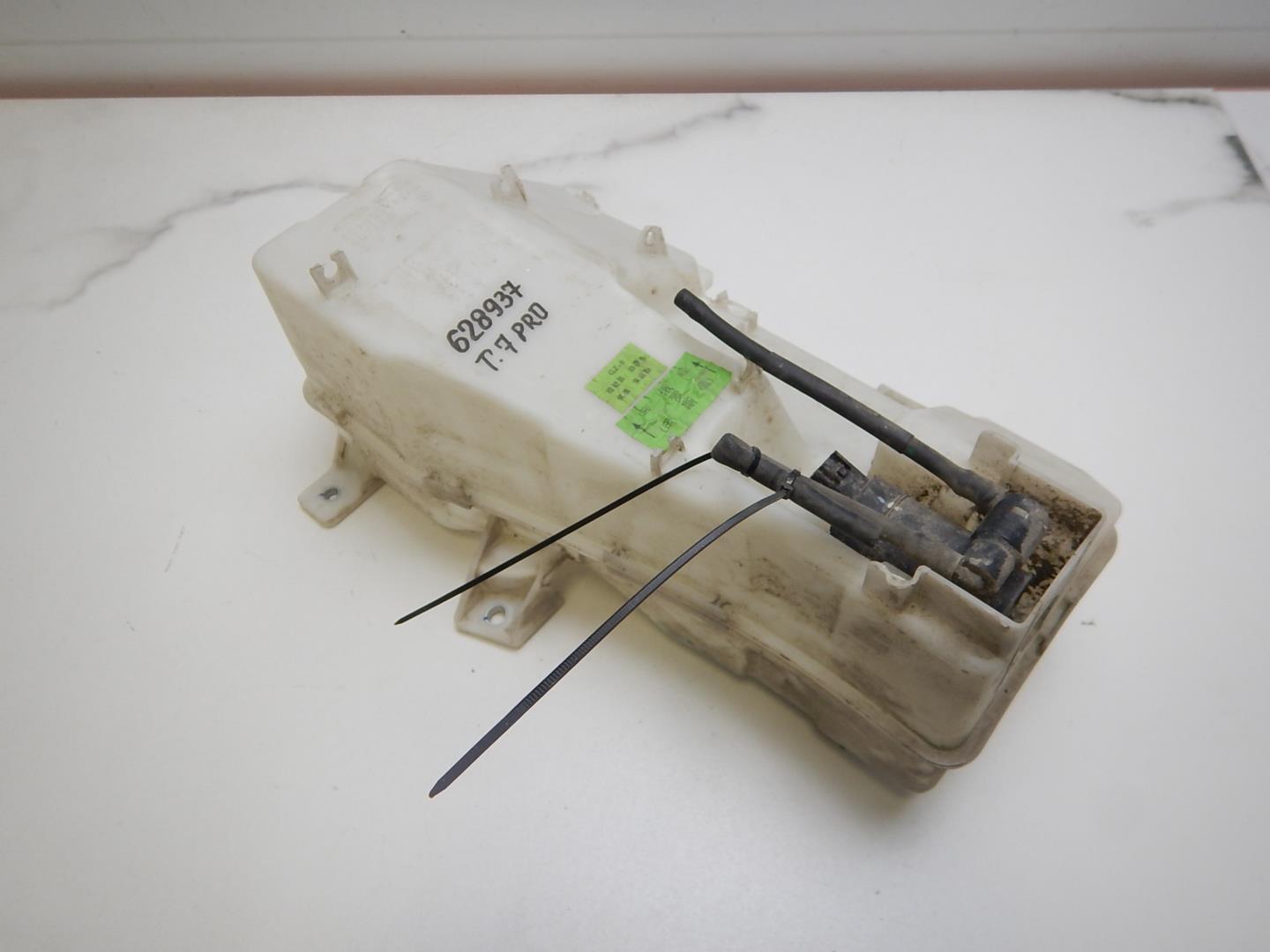 Бачок омывателя лобового стекла