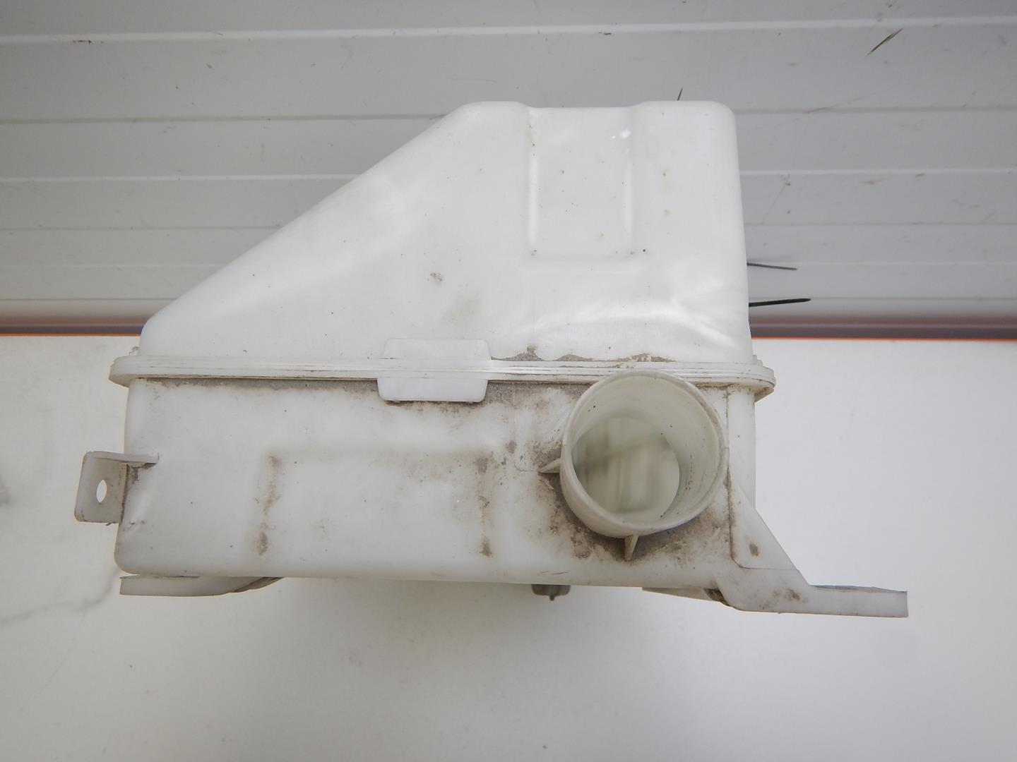 Бачок омывателя лобового стекла