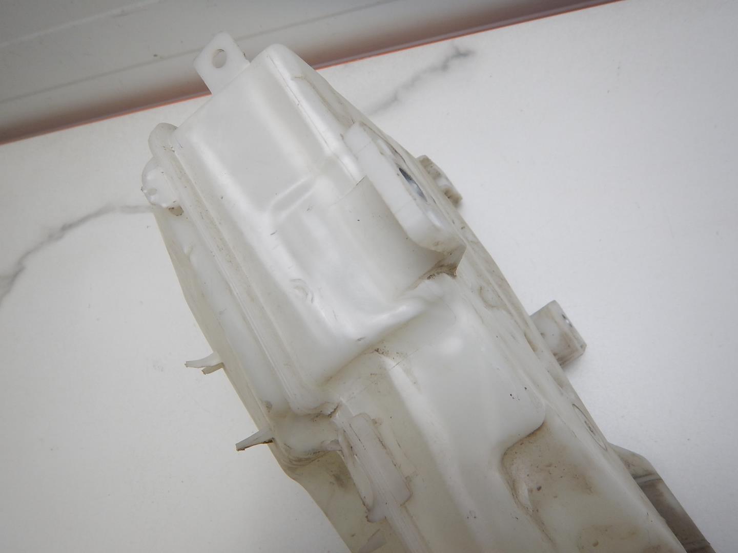 Бачок омывателя лобового стекла