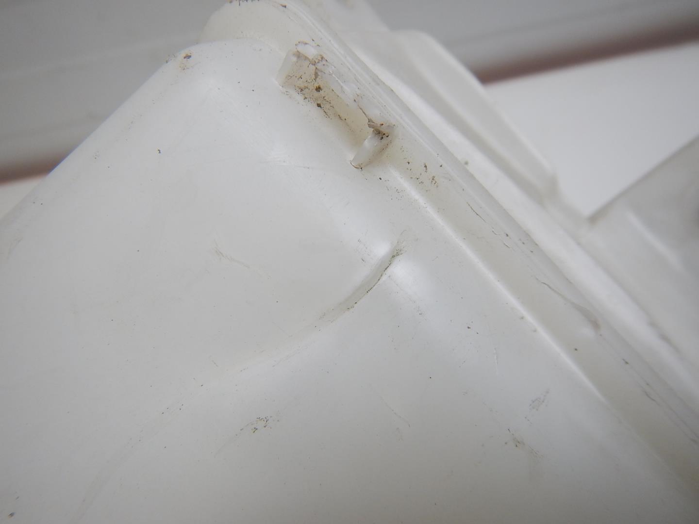 Бачок омывателя лобового стекла