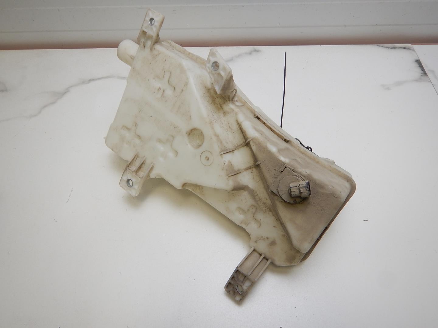 Бачок омывателя лобового стекла