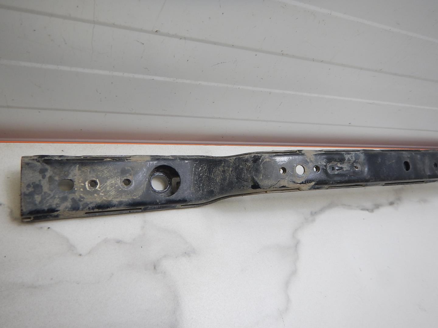 Усилитель переднего бампера