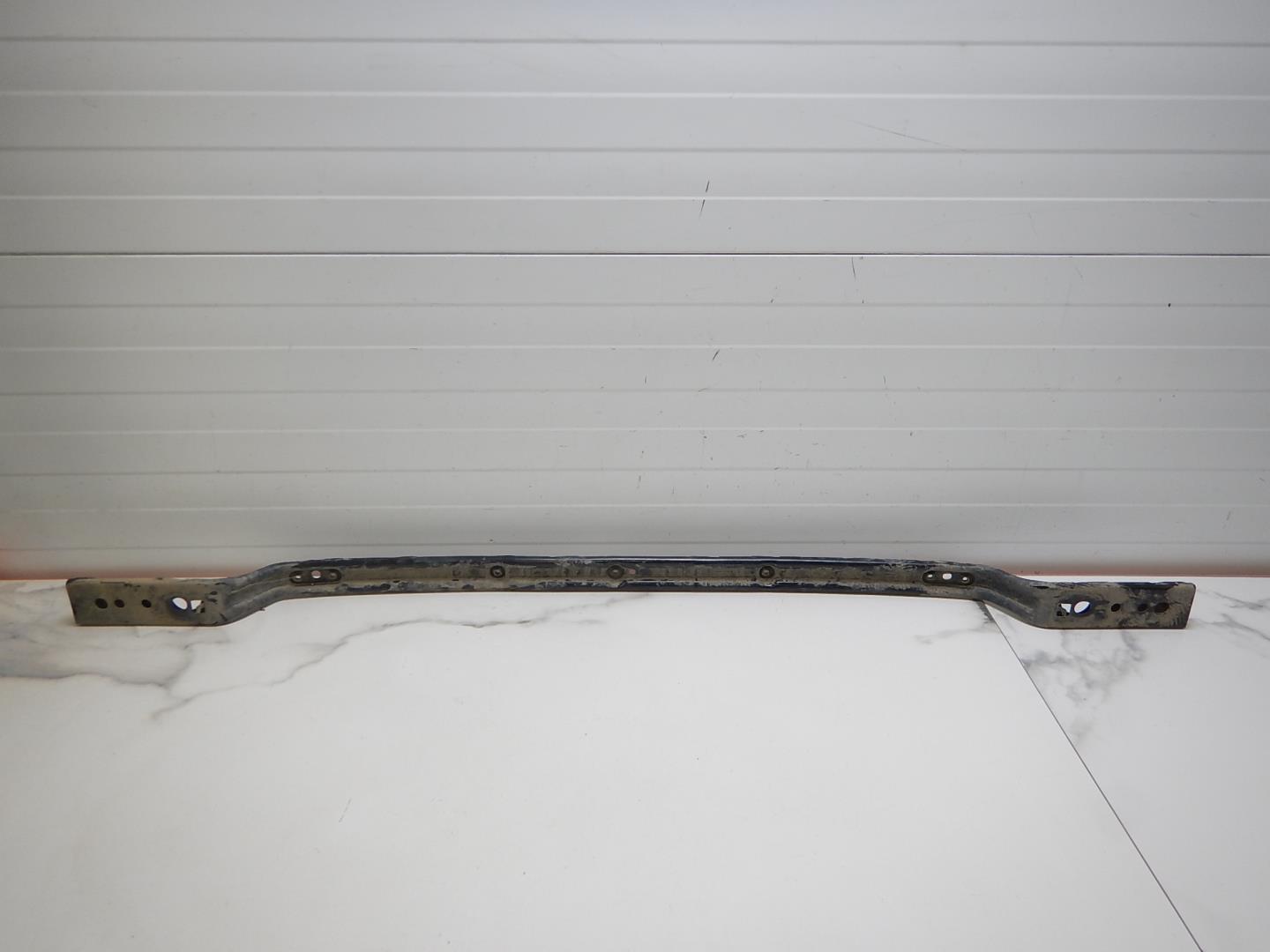 Усилитель переднего бампера