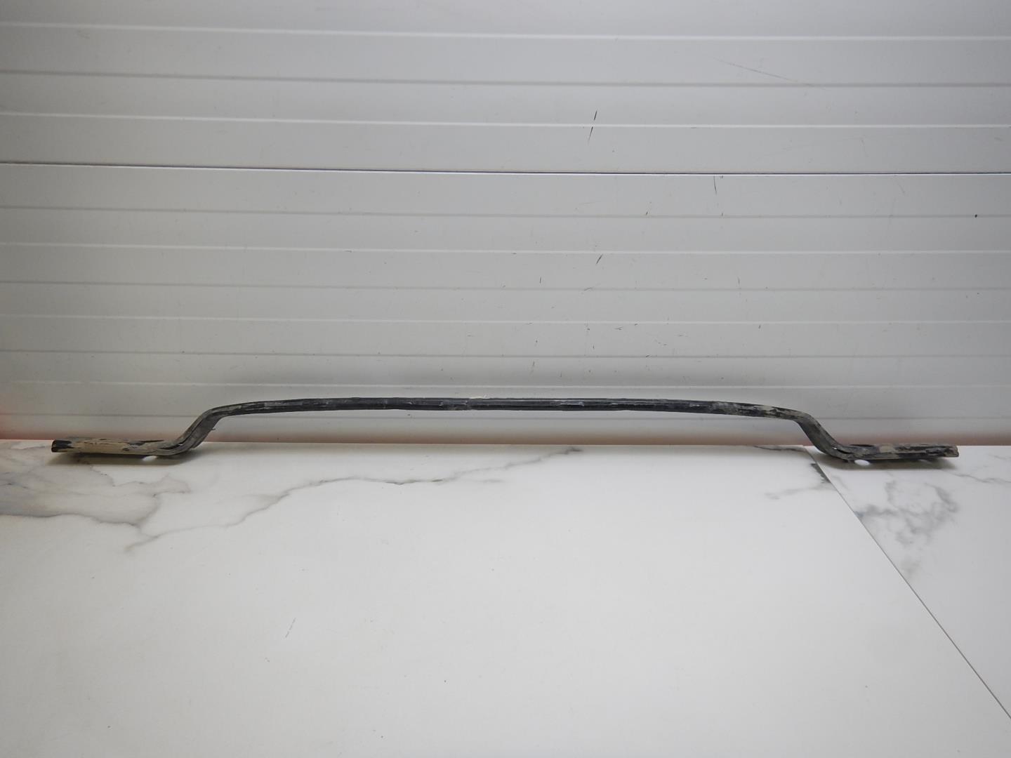 Усилитель переднего бампера