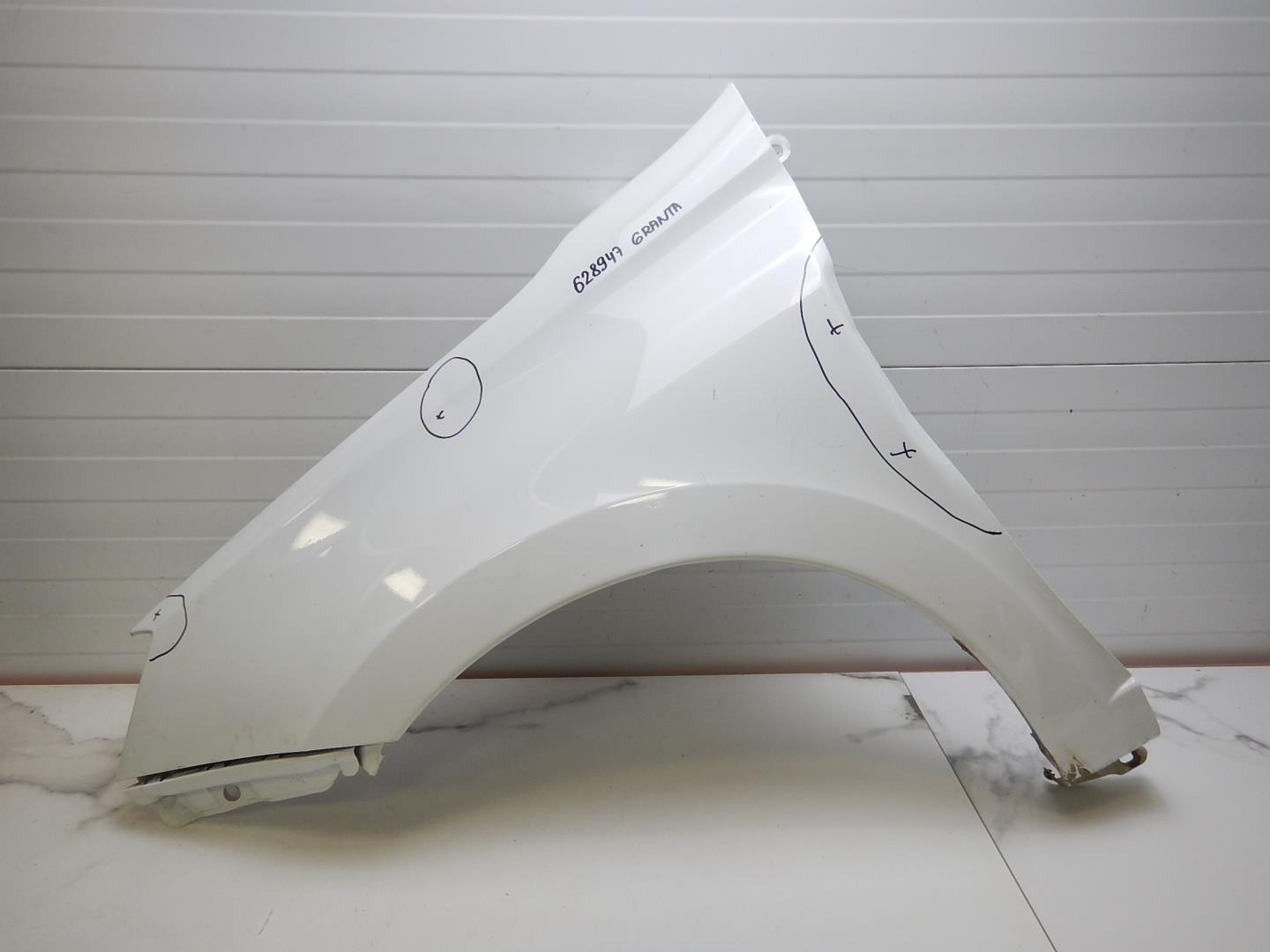 Крыло переднее левое