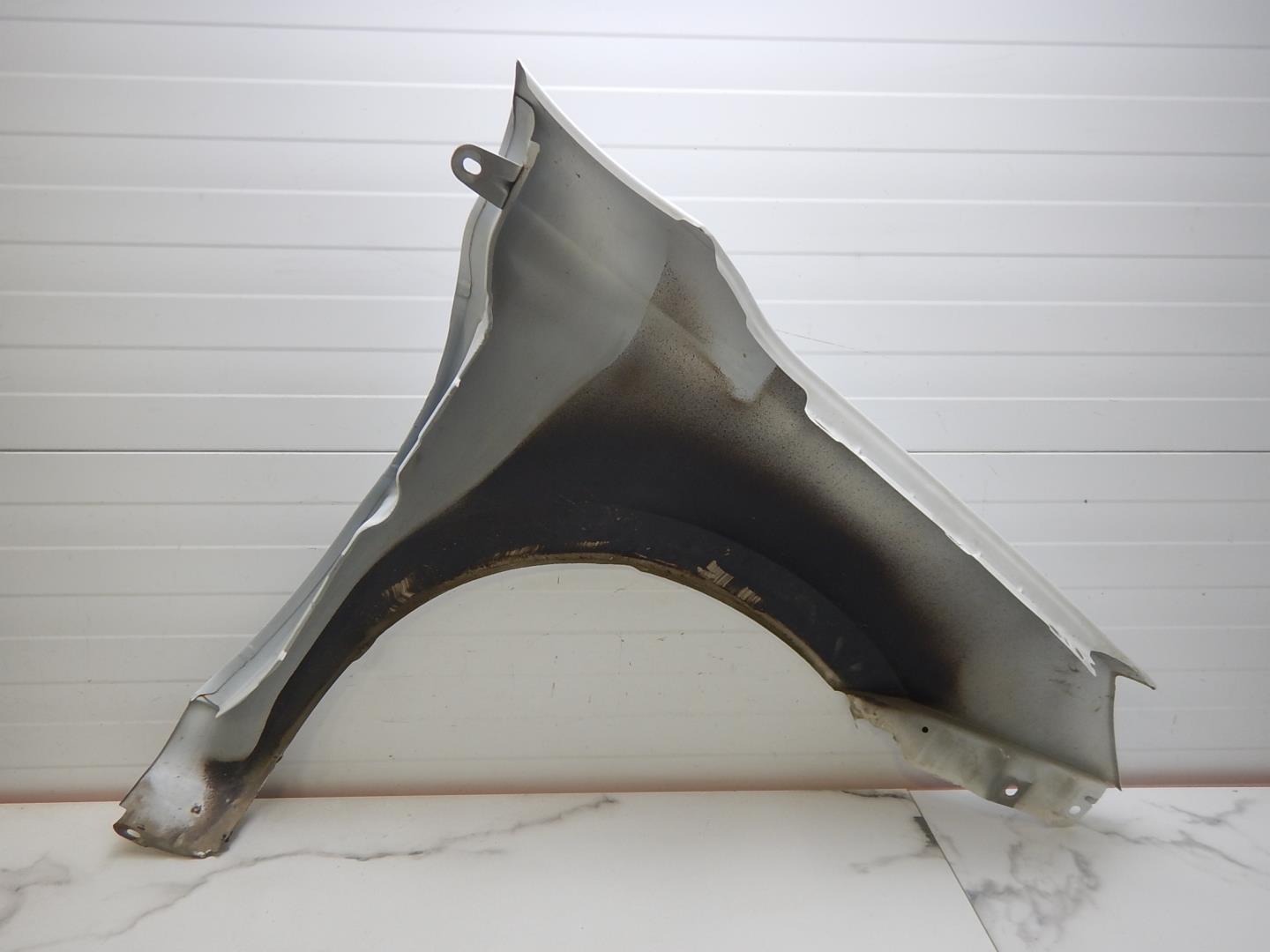 Крыло переднее левое