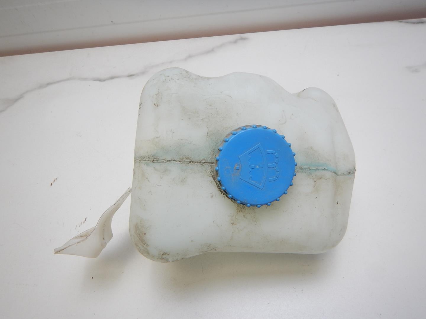 Бачок омывателя лобового стекла