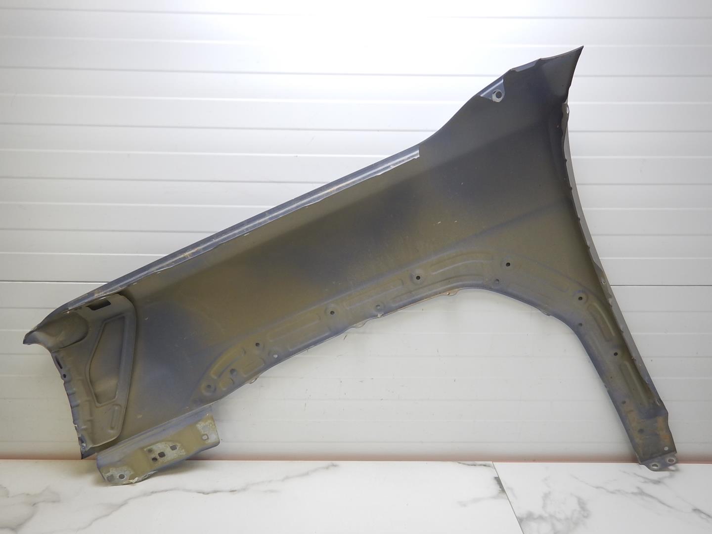 Крыло переднее правое