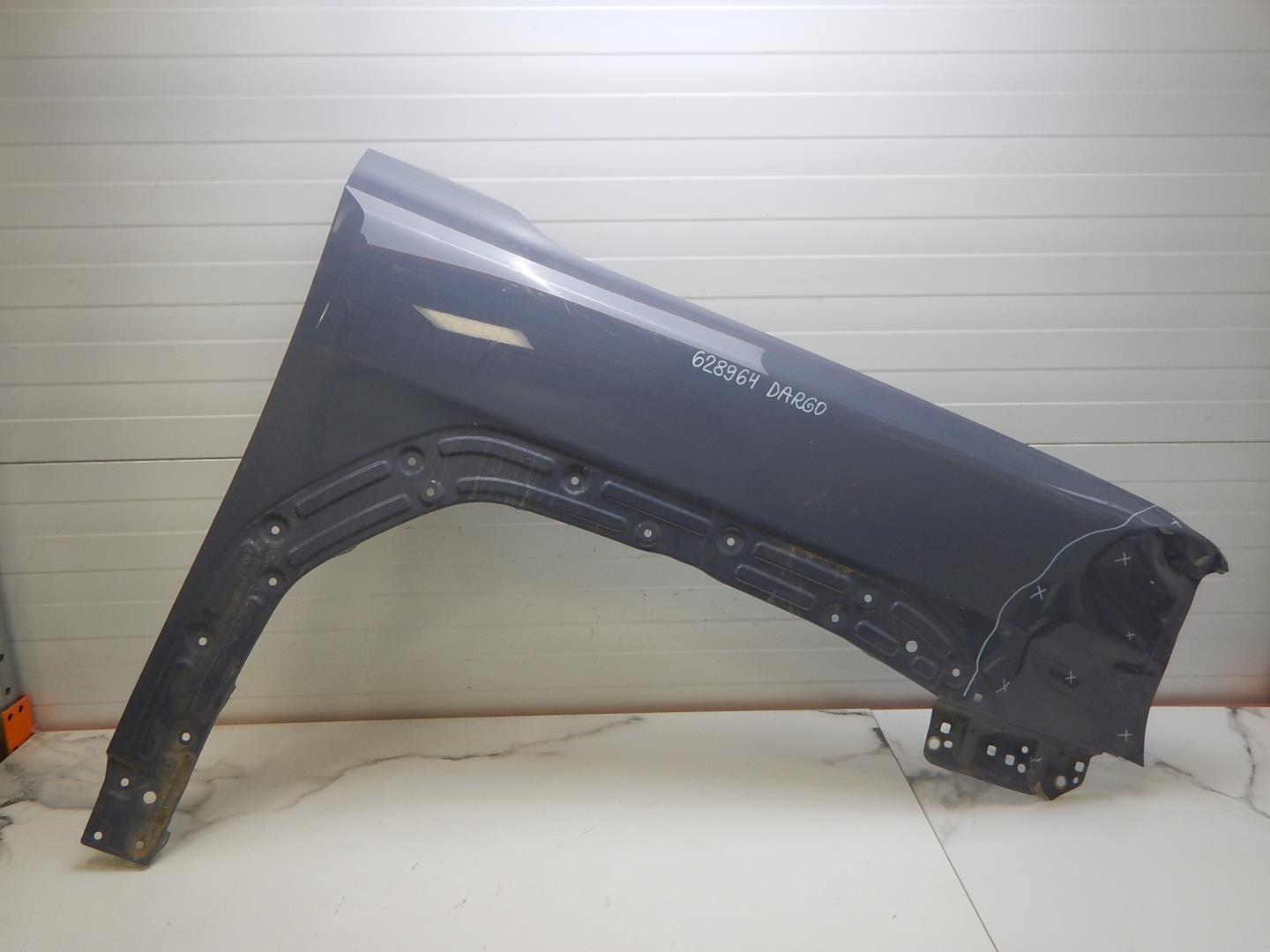 Крыло переднее правое