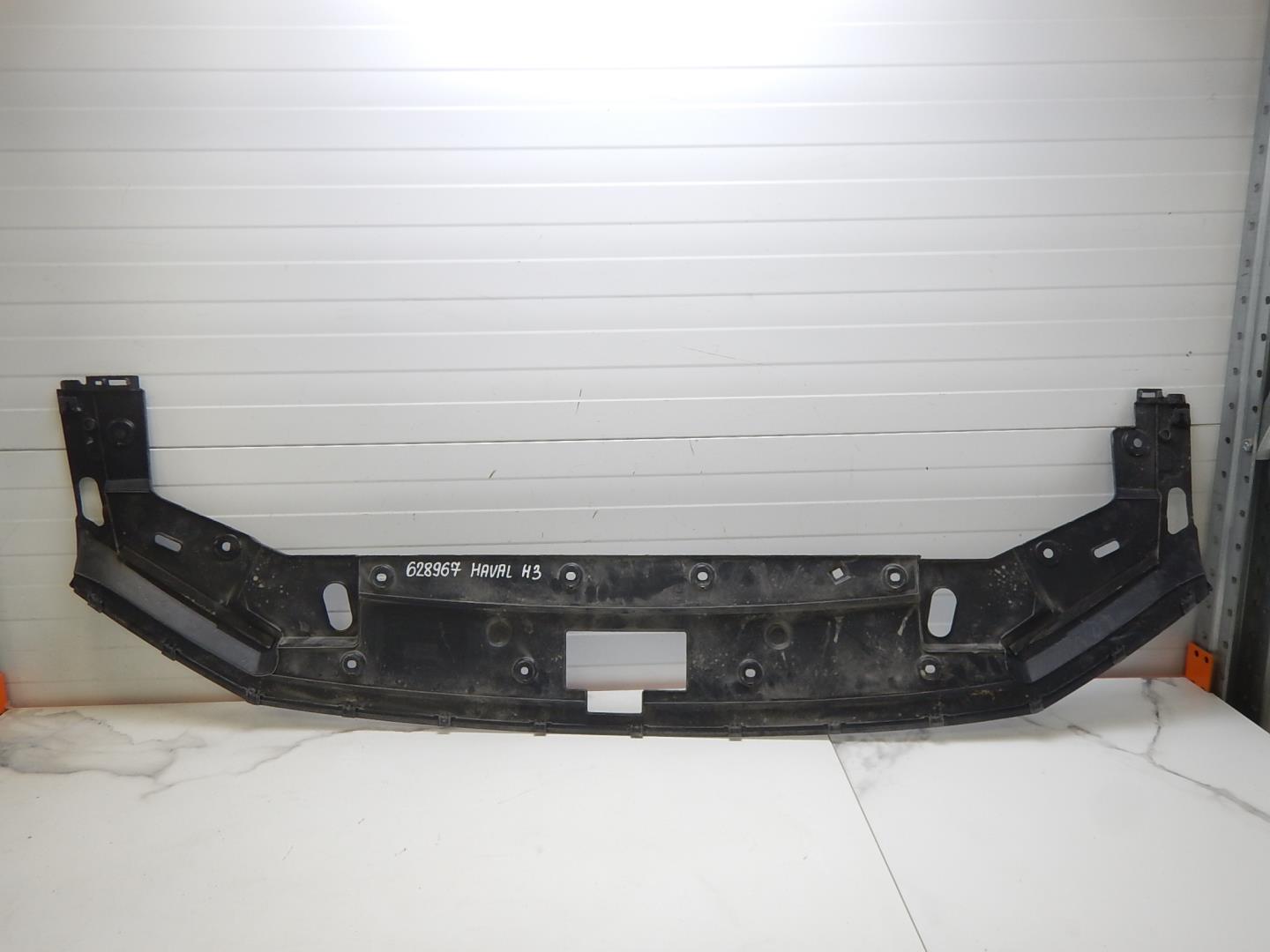 Кожух замка капота