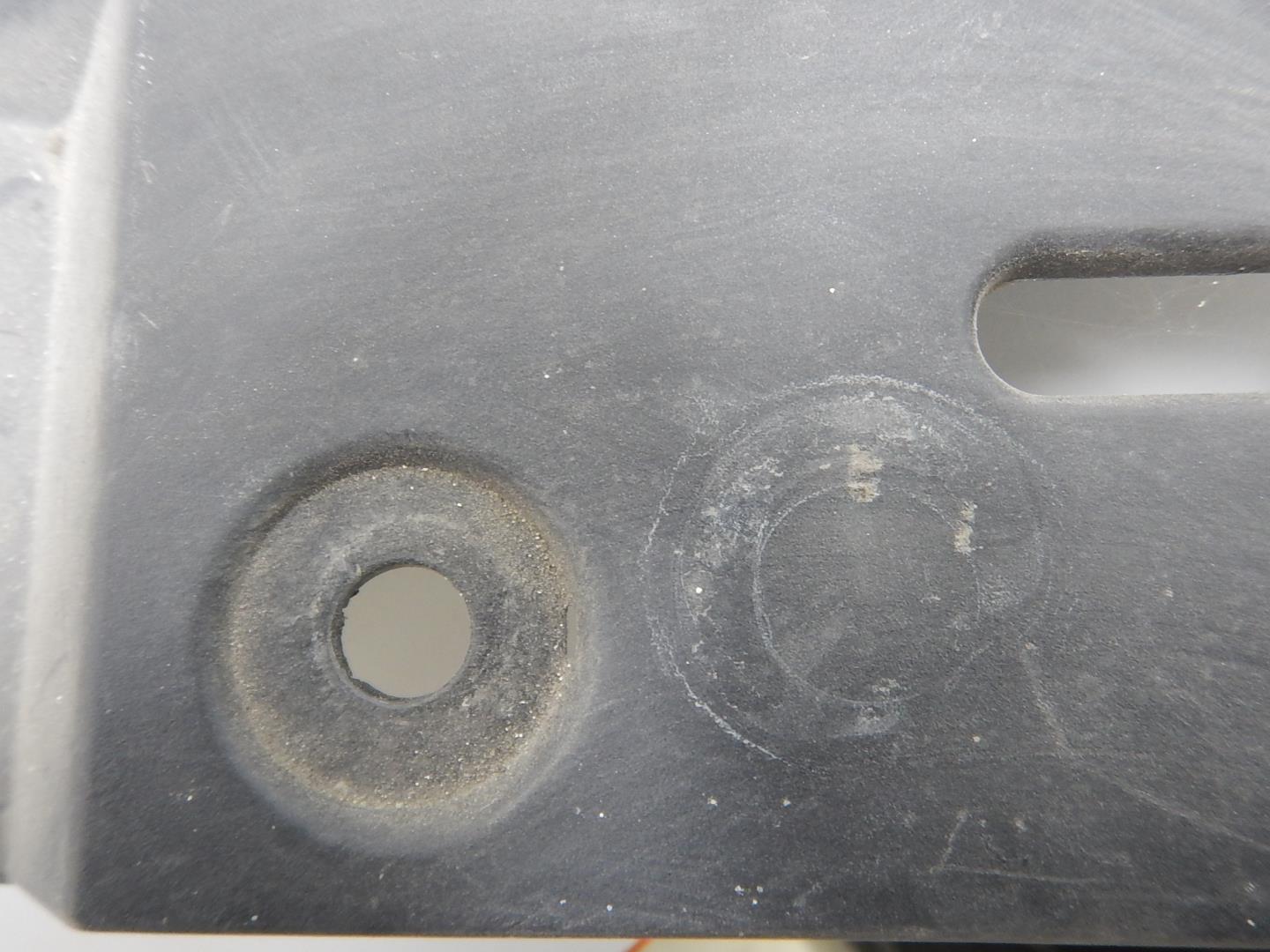 Кожух замка капота