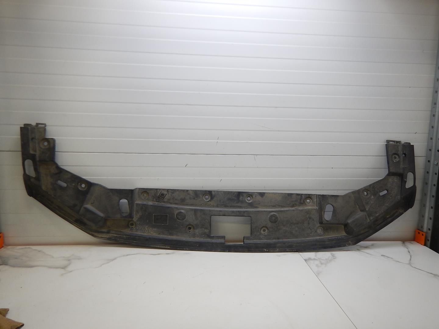 Кожух замка капота