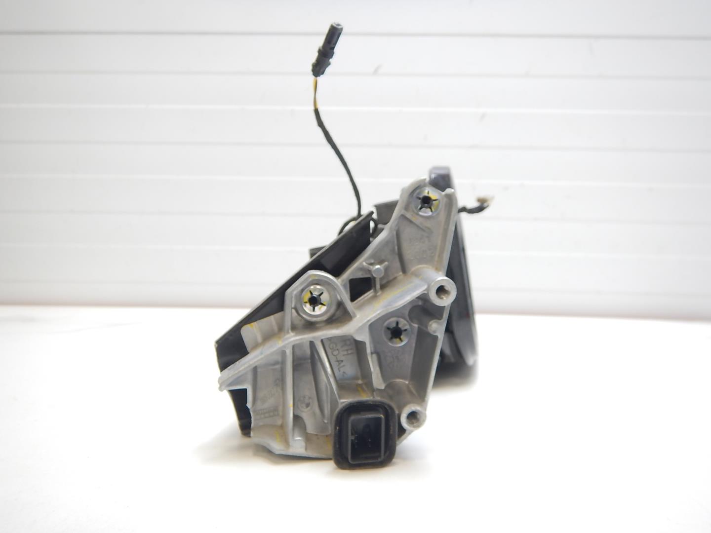 Зеркало правое электрическое