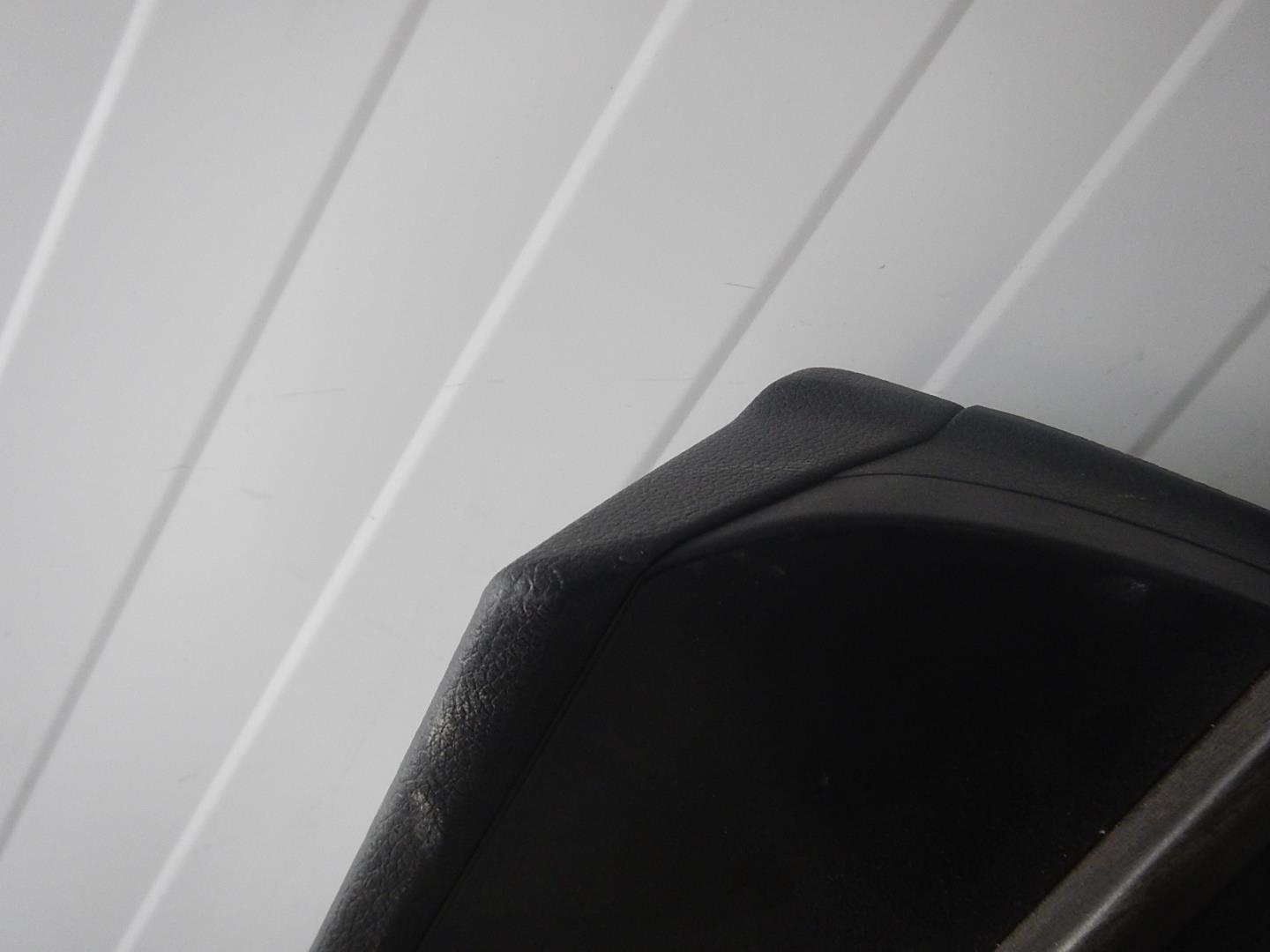 Обшивка двери передней левой