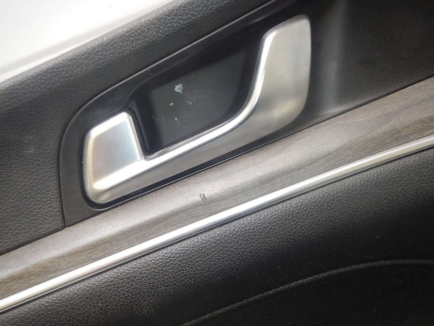 Обшивка двери передней левой