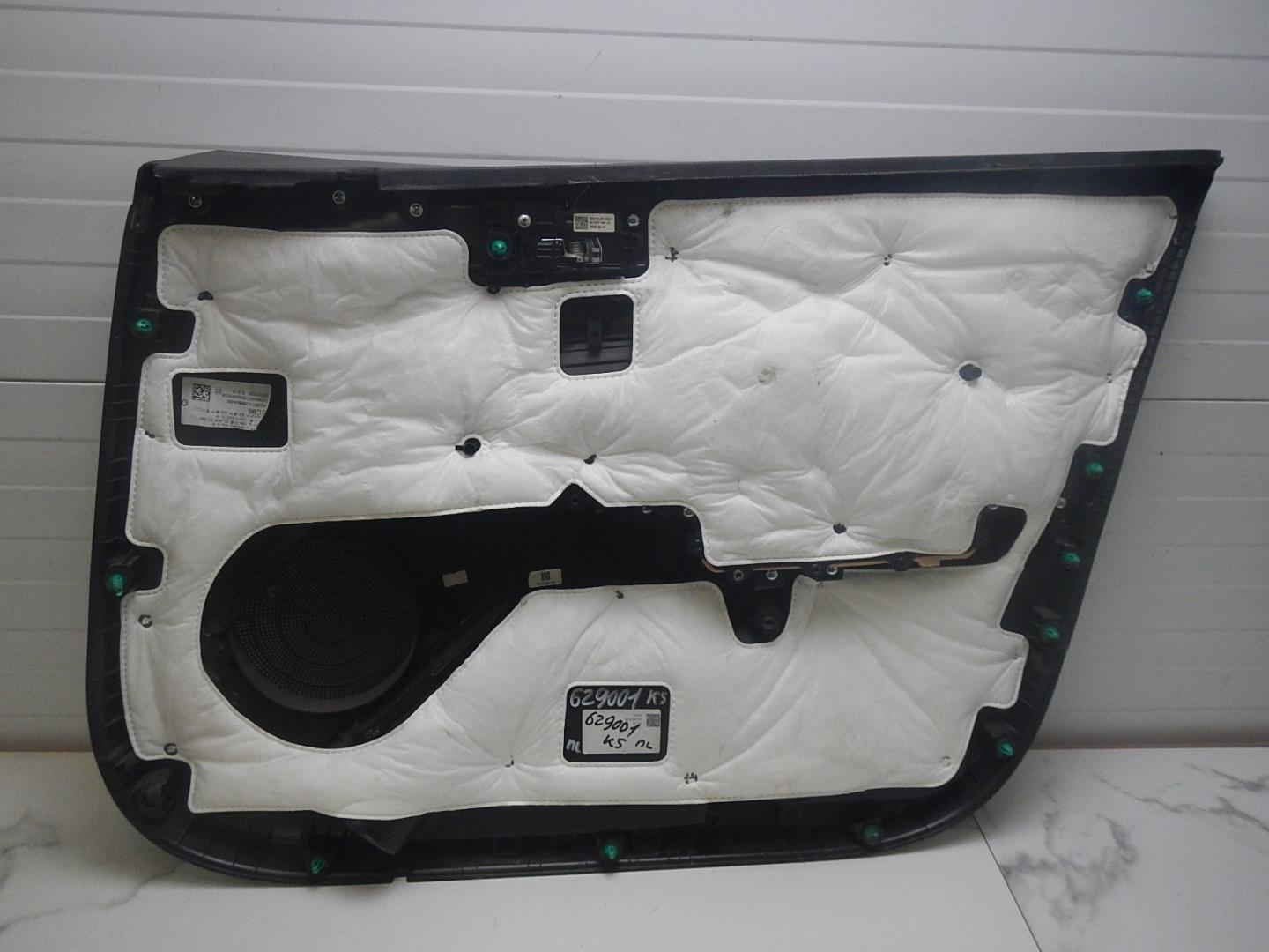 Обшивка двери передней левой