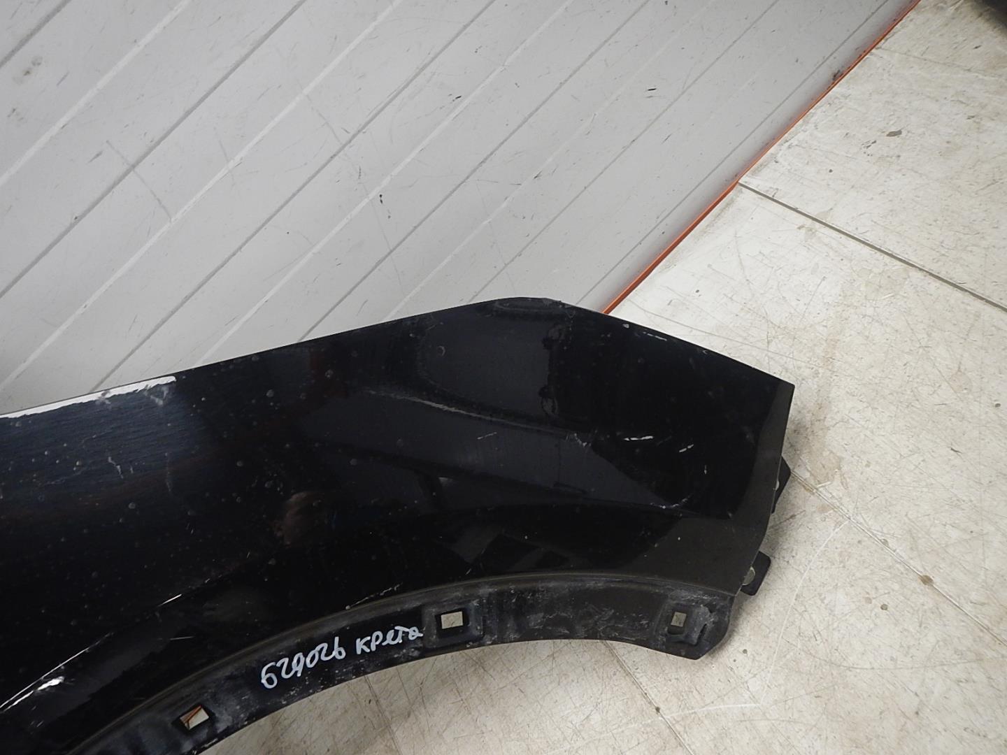 Крыло переднее правое