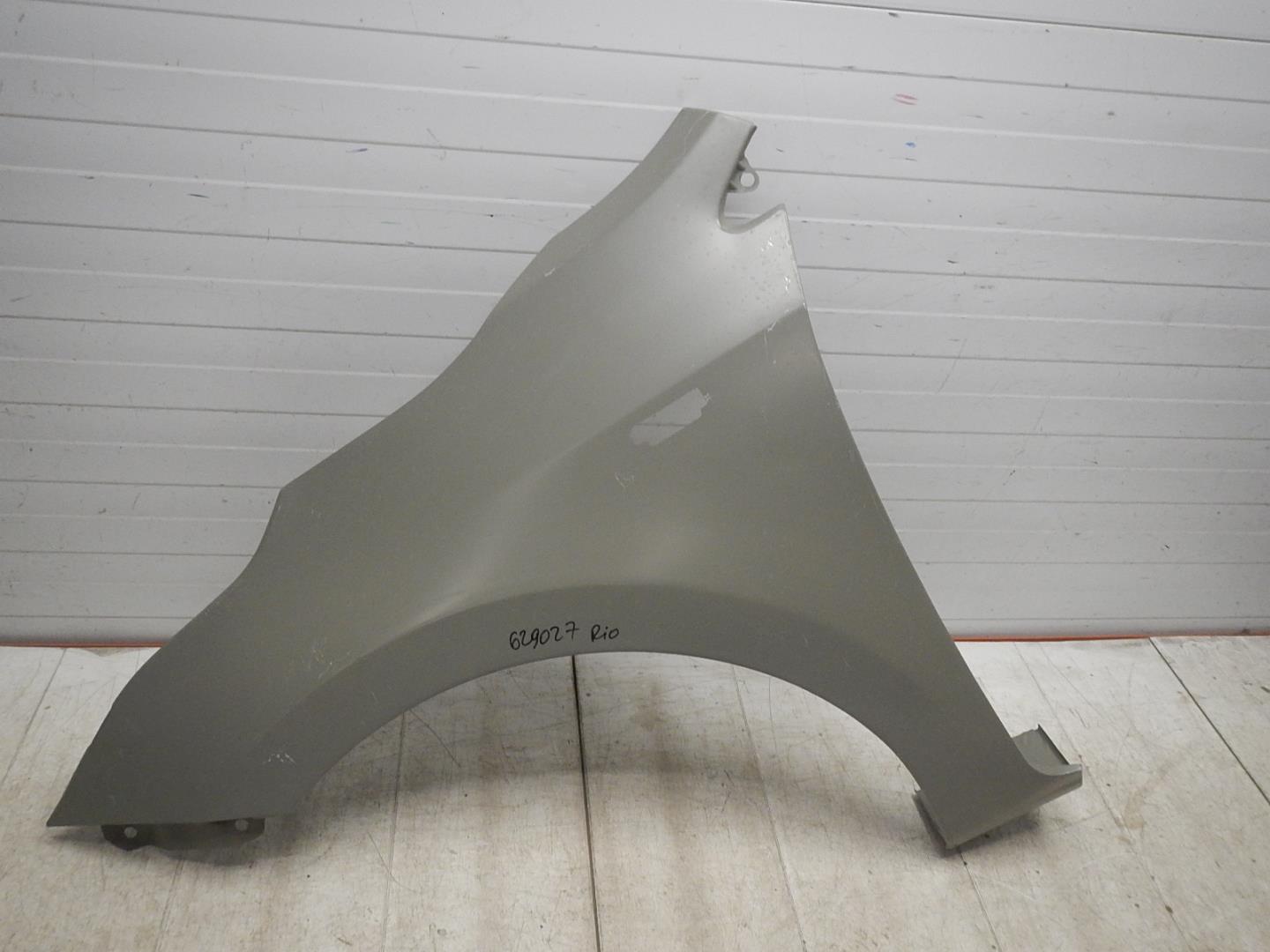 Крыло переднее левое