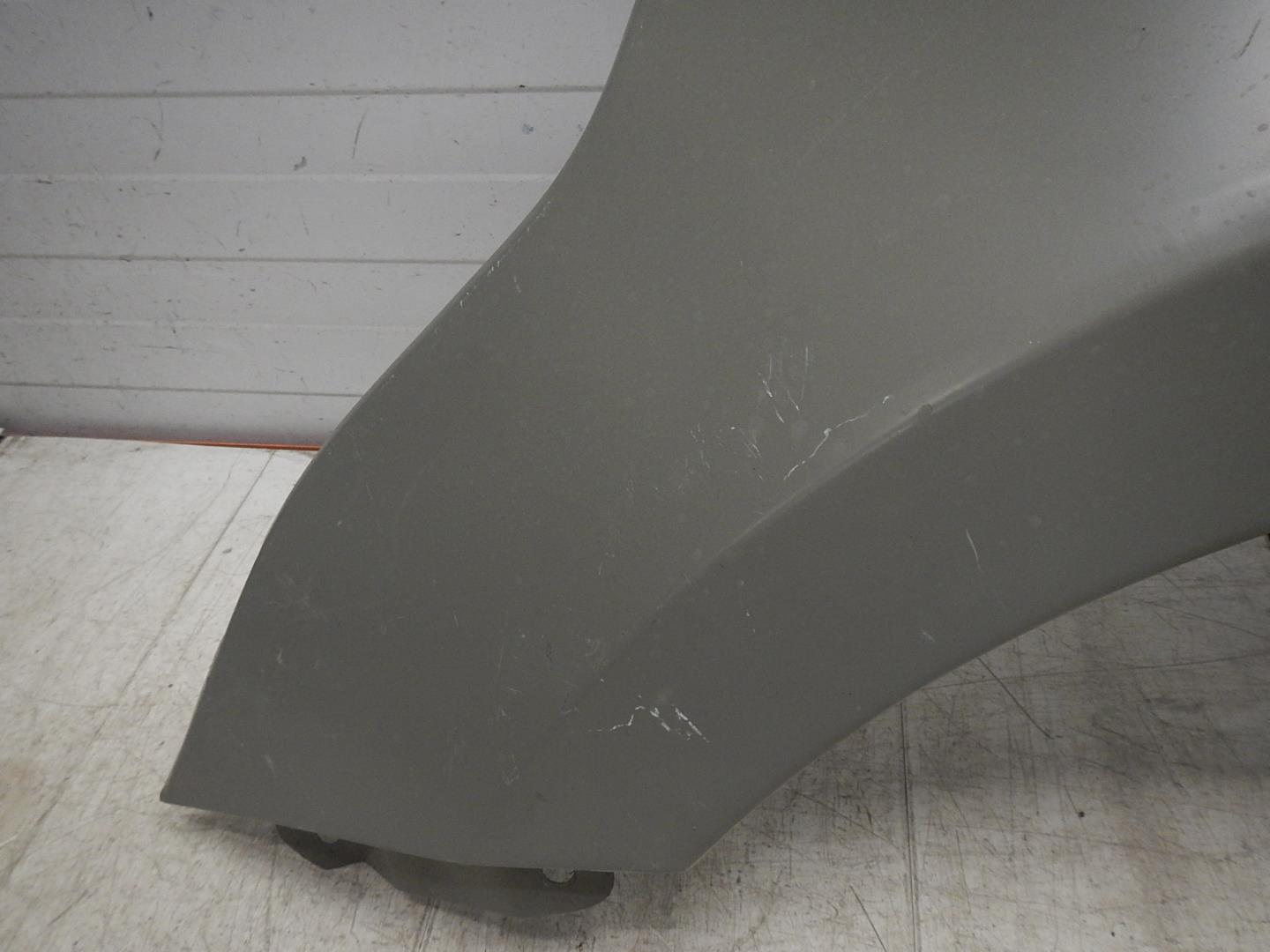 Крыло переднее левое