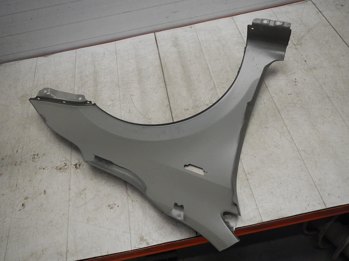 Крыло переднее левое