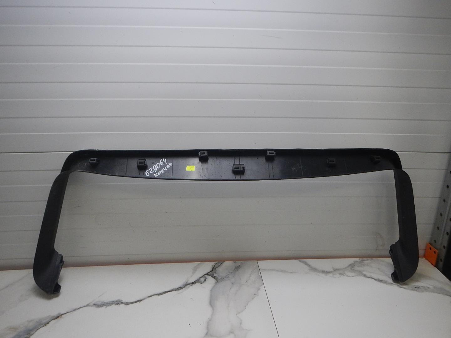 Обшивка двери багажника