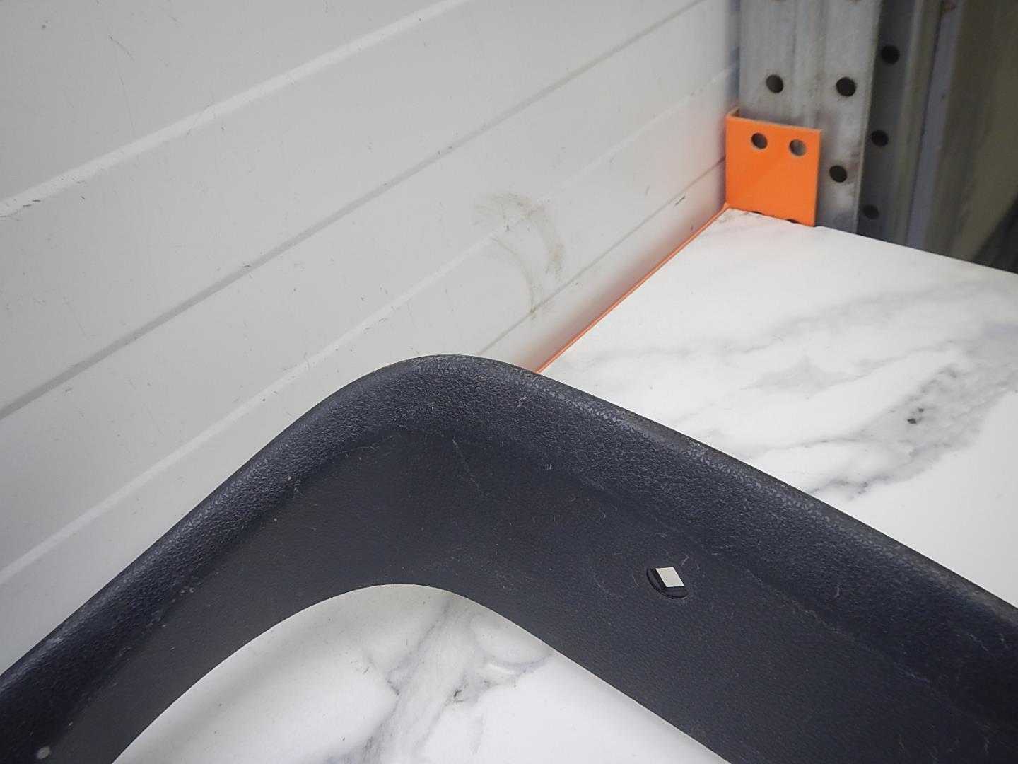 Обшивка двери багажника