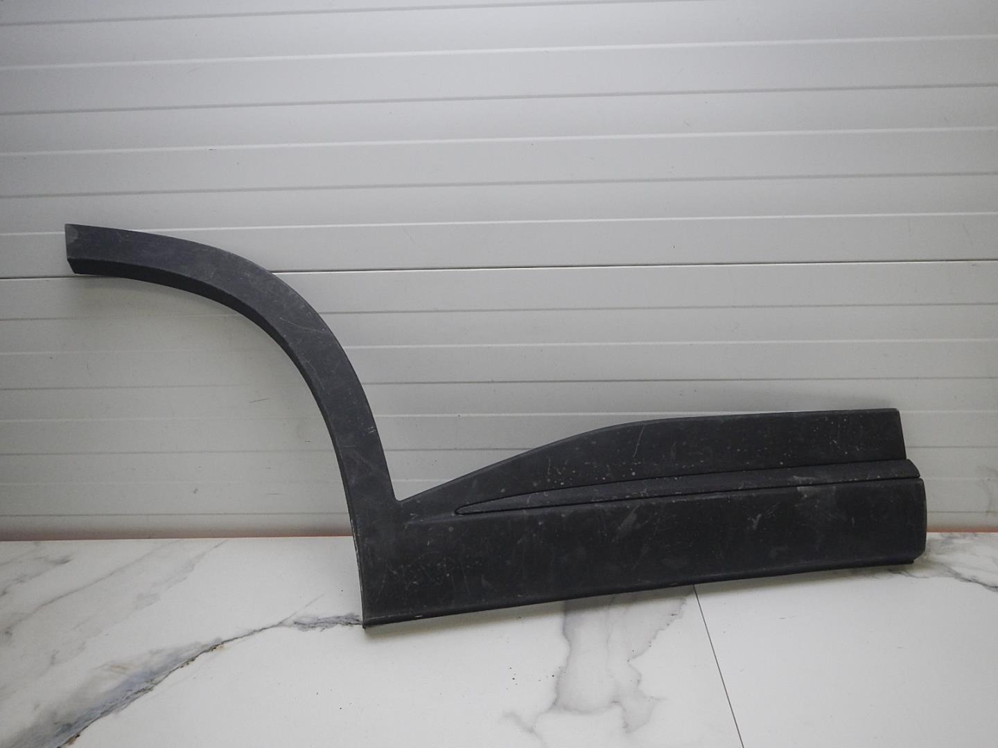 Молдинг задней правой двери