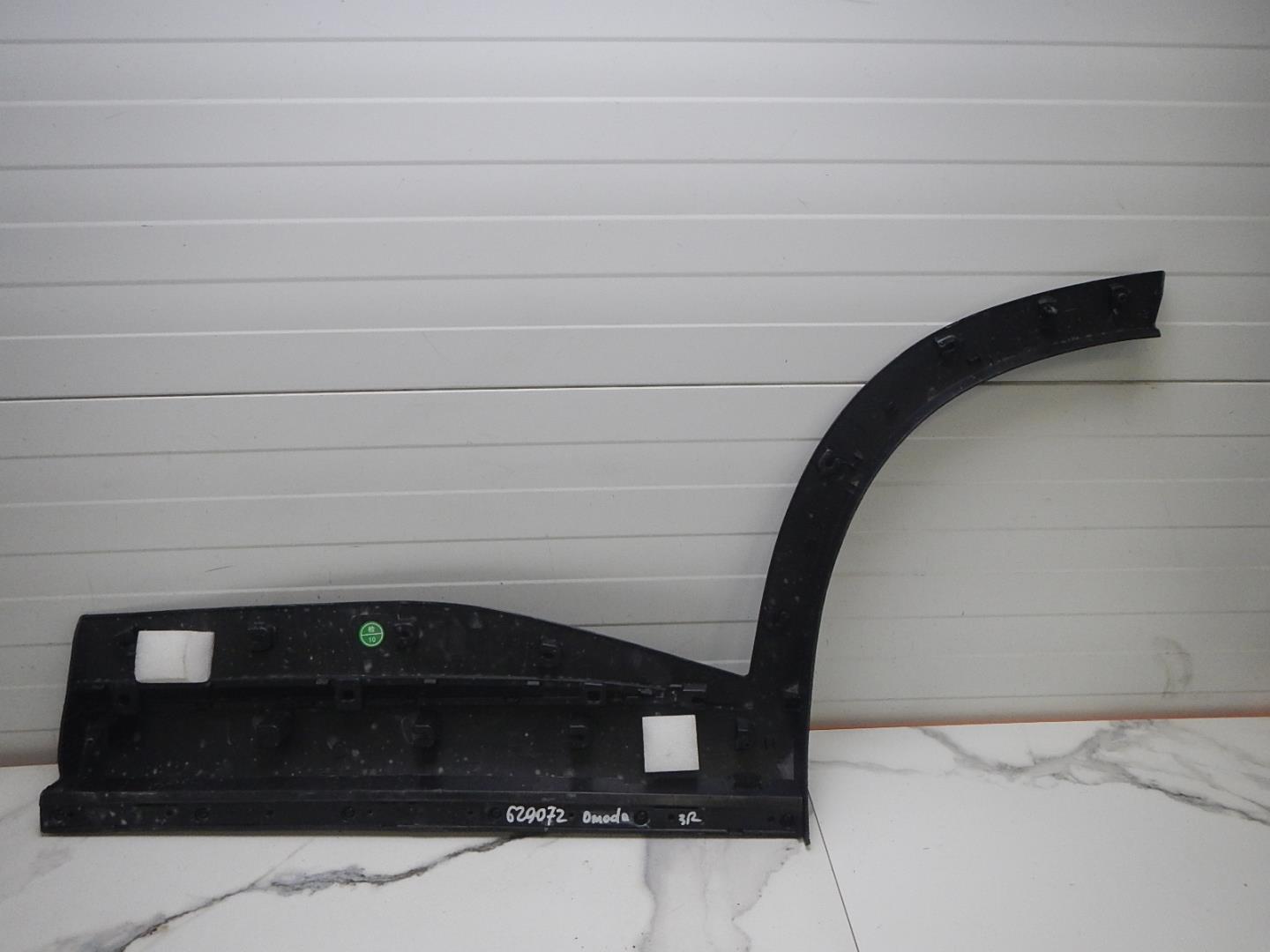 Молдинг задней правой двери