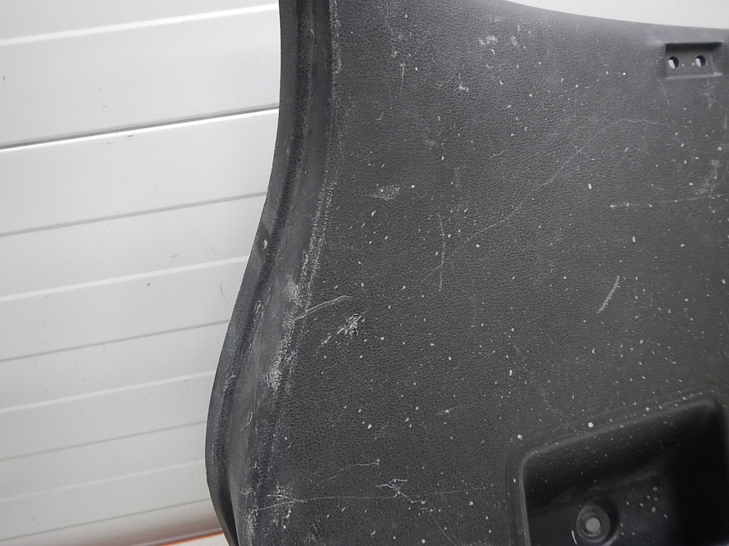 Обшивка двери багажника